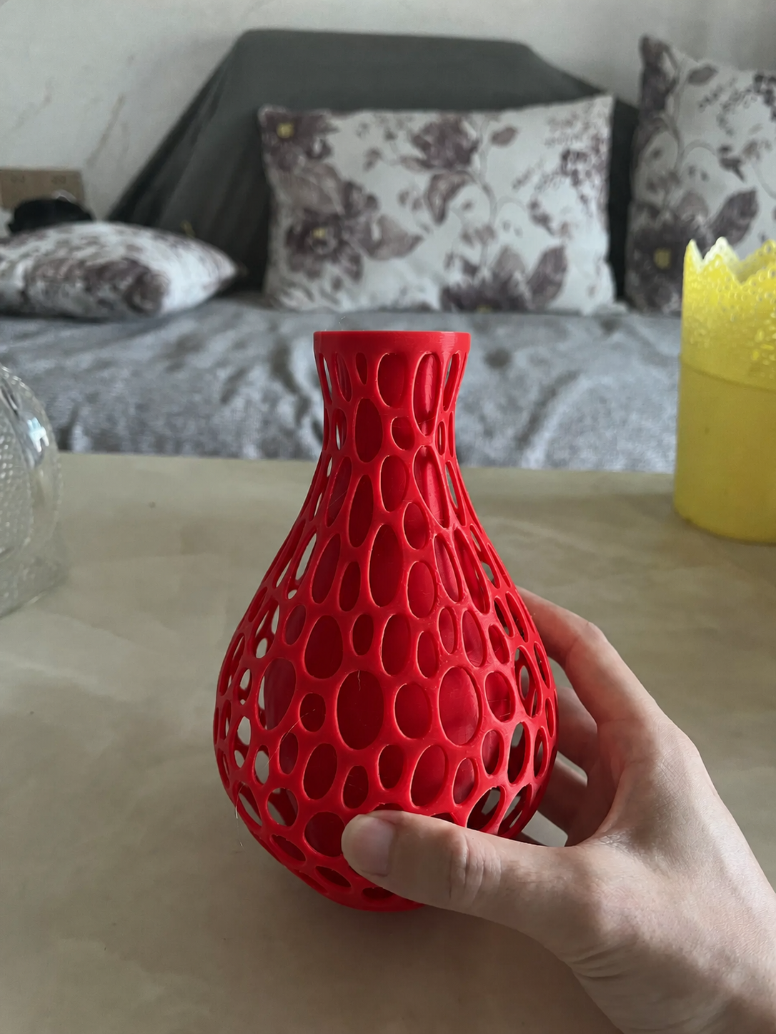 3D Baskı Petek Dokulu Vazo - Delikli Dekoratif Vazo-Kırmızı
