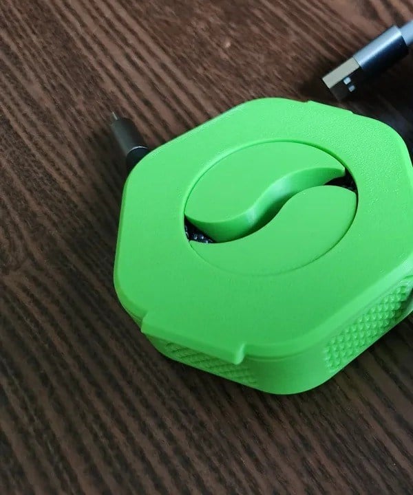 3D Baskı Taşınabilir Kablo Düzenleyici Makara Şarj ve USB Kablo Toplayıcı Döner Kablo Sarıcı - Yeşil