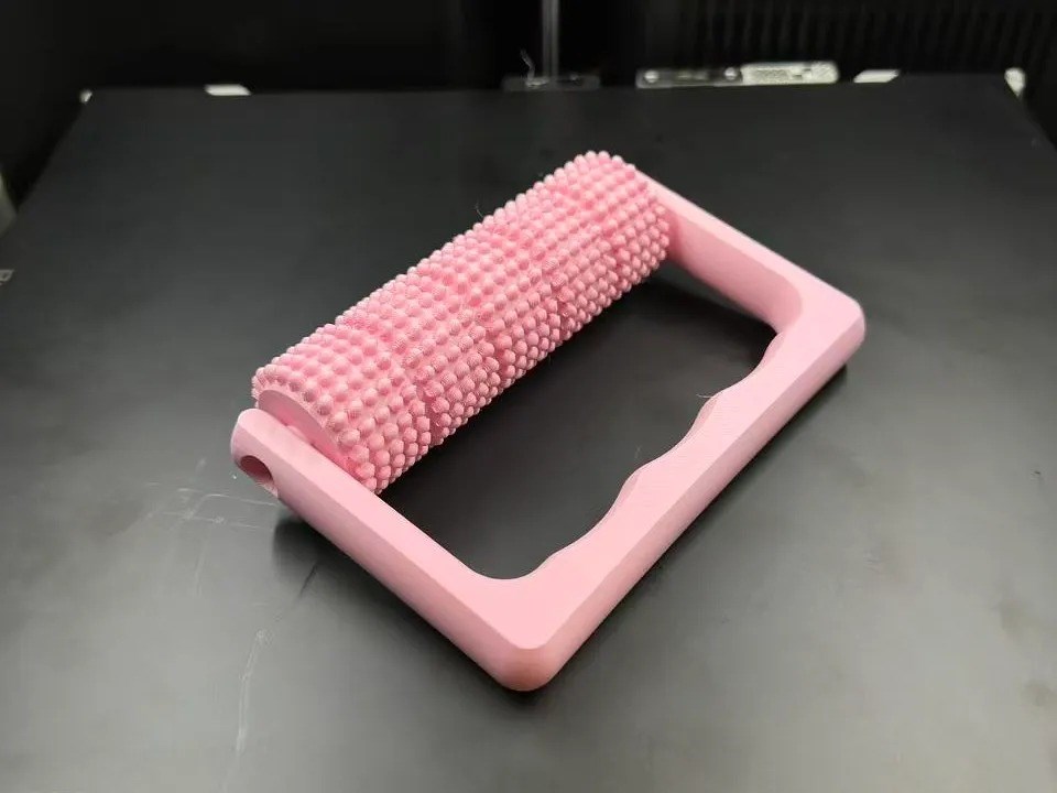 3D Baskı Tutamaklı Masaj Rulosu Bacak Ayak ve Sırt Masaj Aleti Dikenli Yüzeyli El Masaj Rulosu Pembe