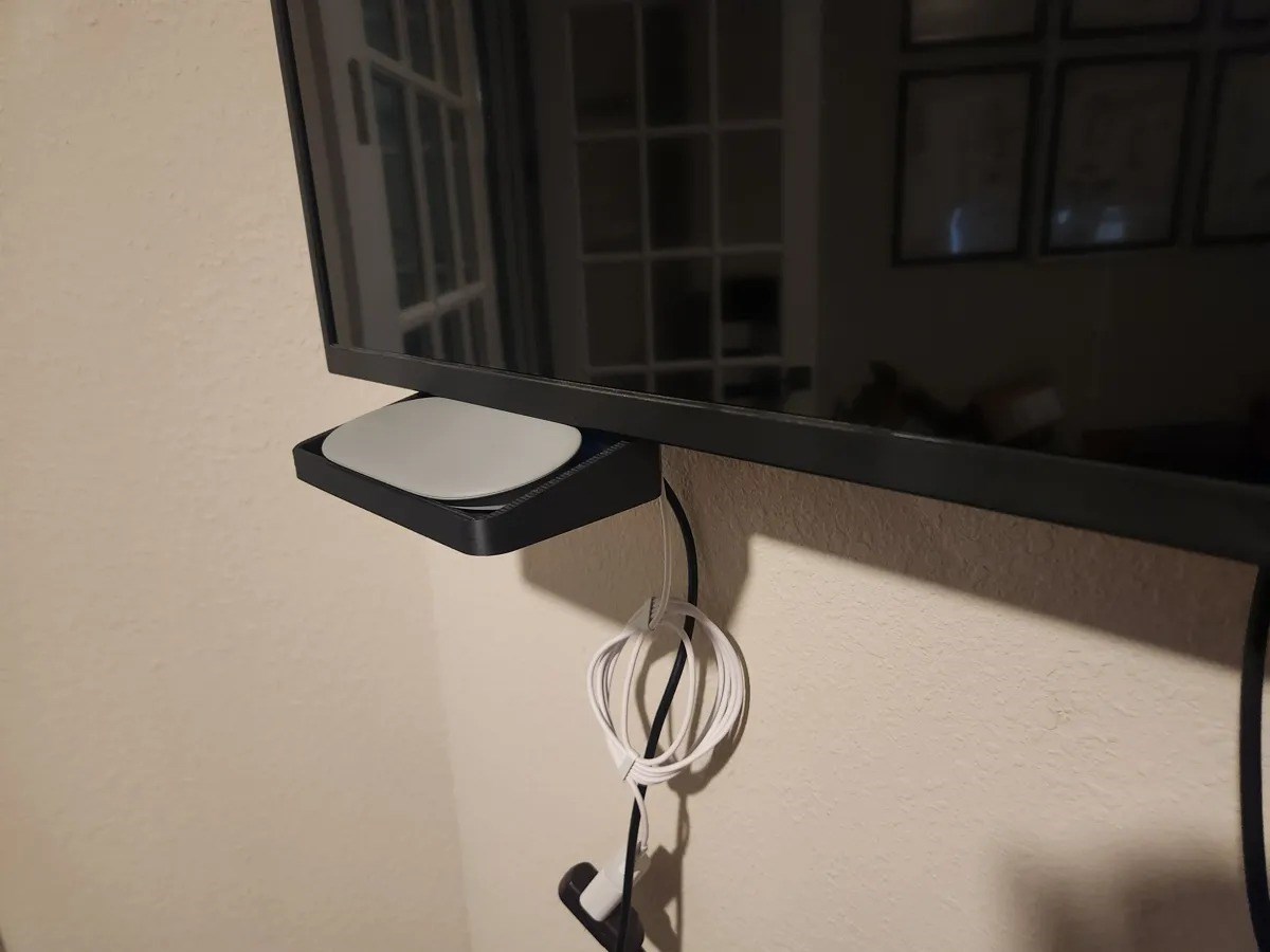 3D Baskı TV Altı Medya Oynatıcı Rafı Ayak Deliğine Monte Küçük Cihaz Standı Modem ve Streamer Rafı Siyah