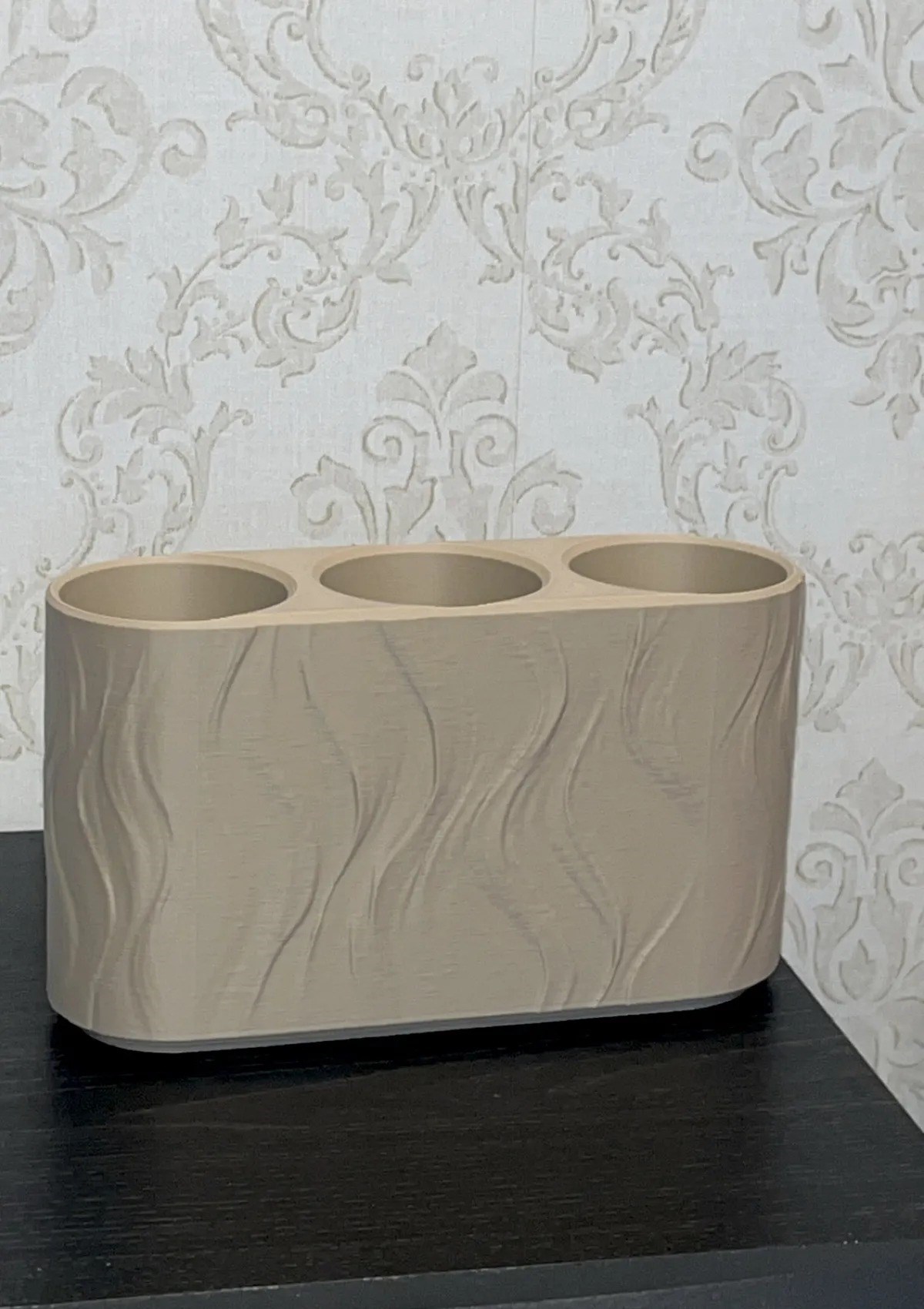 3D Baskı Üç Bölmeli Diş Fırçalık Dalga Desenli Banyo Organizeri Minimalist Diş Fırçası Tutucu Bej