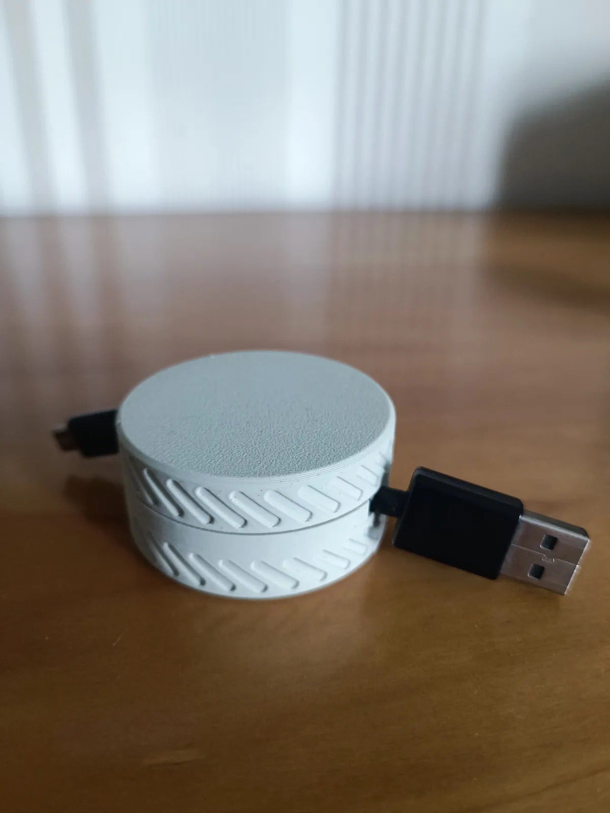3D Baskı Yuvarlak Kablo Düzenleyici Şarj ve USB Kablo Sarıcı Lastik Desenli Kablo Toplayıcı Gri
