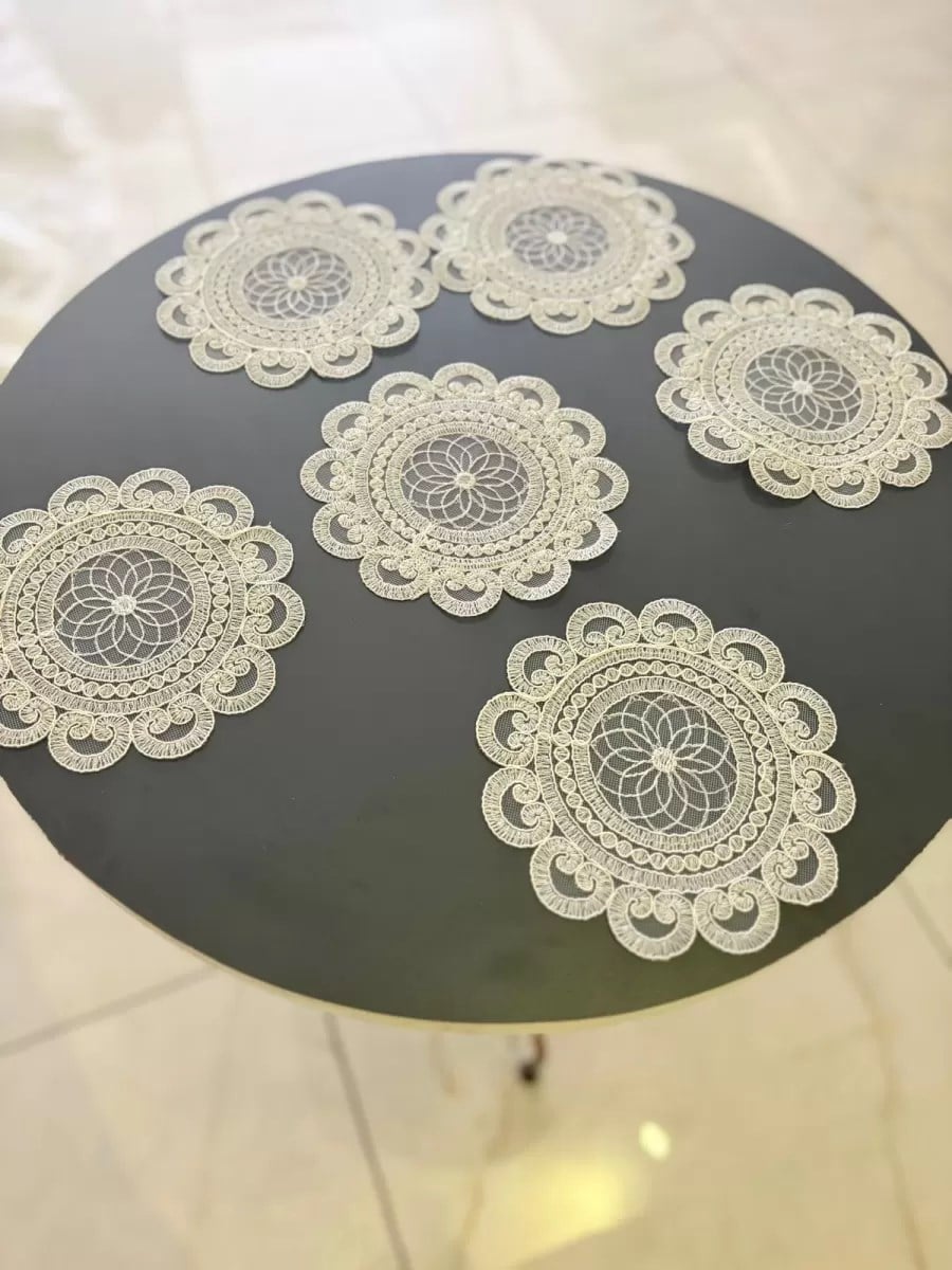 6 lı Dantel Kahve Sunumluğu 15x15 cm Asorti Desenli Çeyizlik Kahve Seti