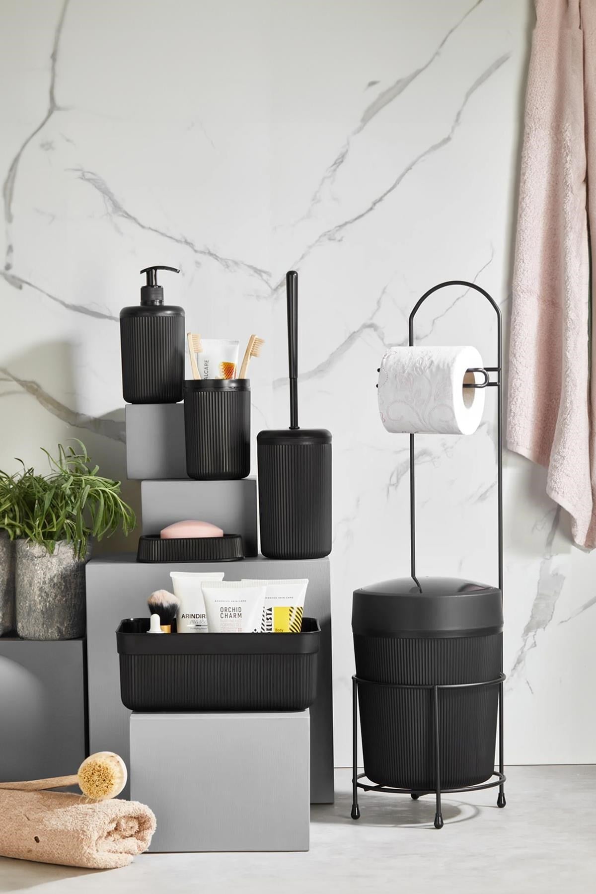 7 Parça Siyah Banyo Seti Metal Stantlı Kovalı Wc Kağıtlık Kozmetik Kutusu Diş Fırçalık Ve Sabunlukla