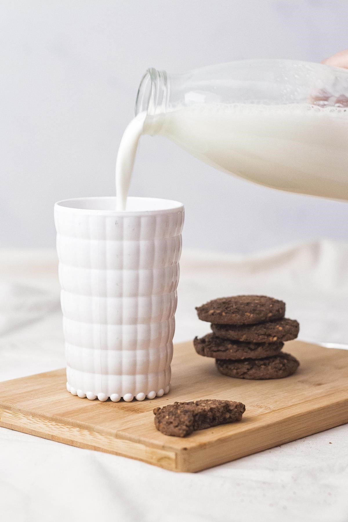 Allegra Beyaz Akrilik Bardak | 400 ml Su, Meşrubat ve Kahve Yanı Sunumlar İçin | Cam Değildir | Kırılmaya Dayanıklı Tekli
