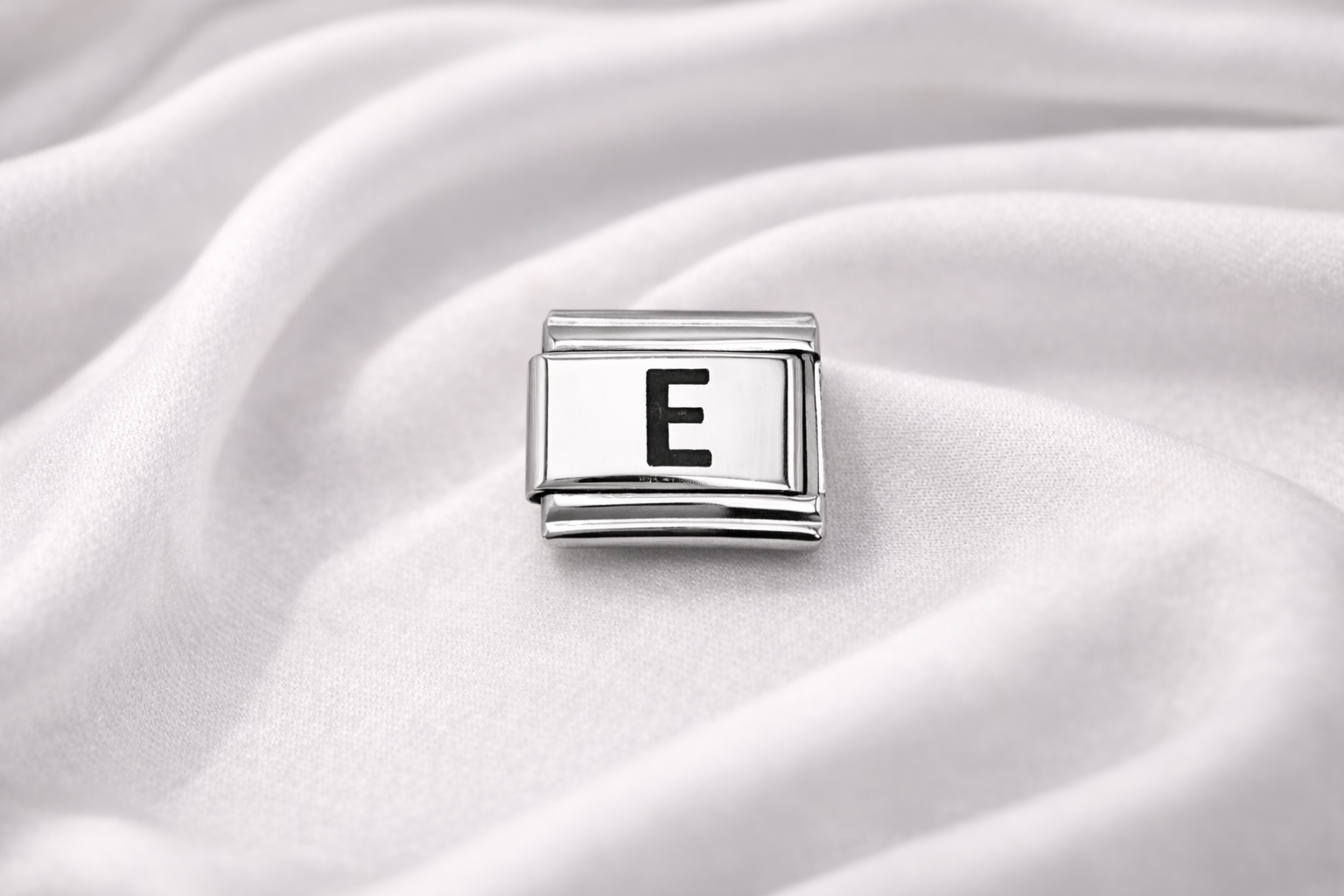 E Harfi Charm – Çelik Harfli Bileklik Aksesuarı ,Kişiye Özel Modüler Takı