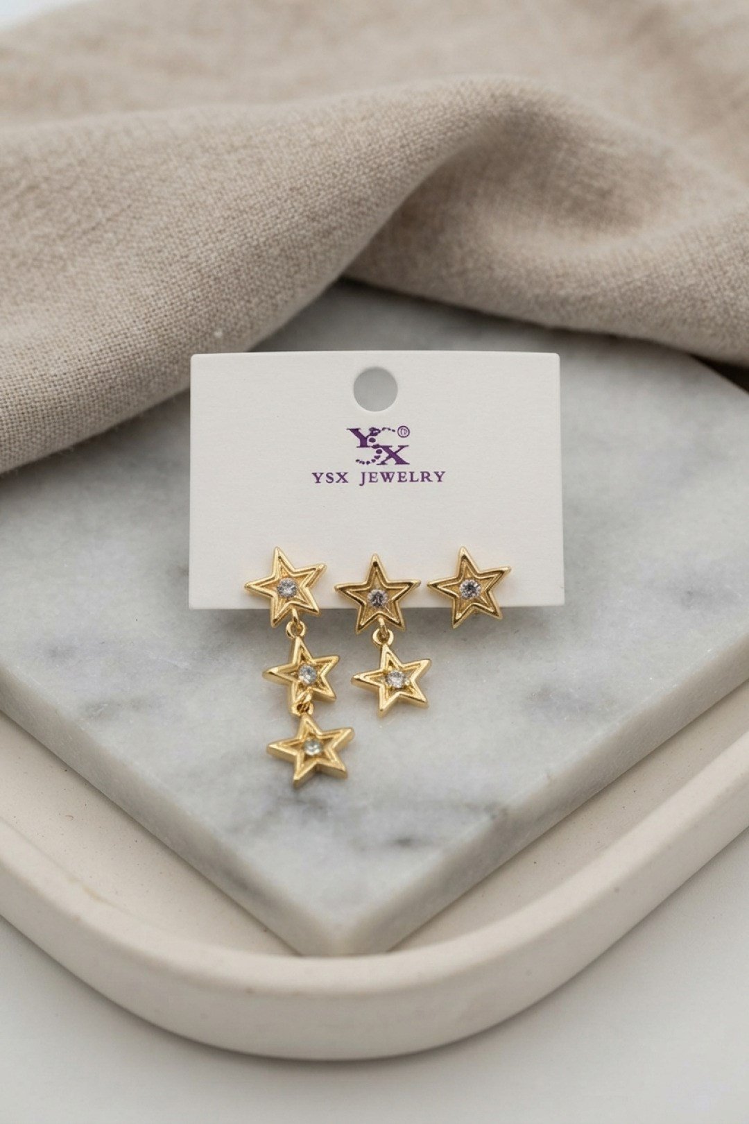 Gold Renk Pirinç Yıldız Model Sallantılı Kadın Küpe Seti