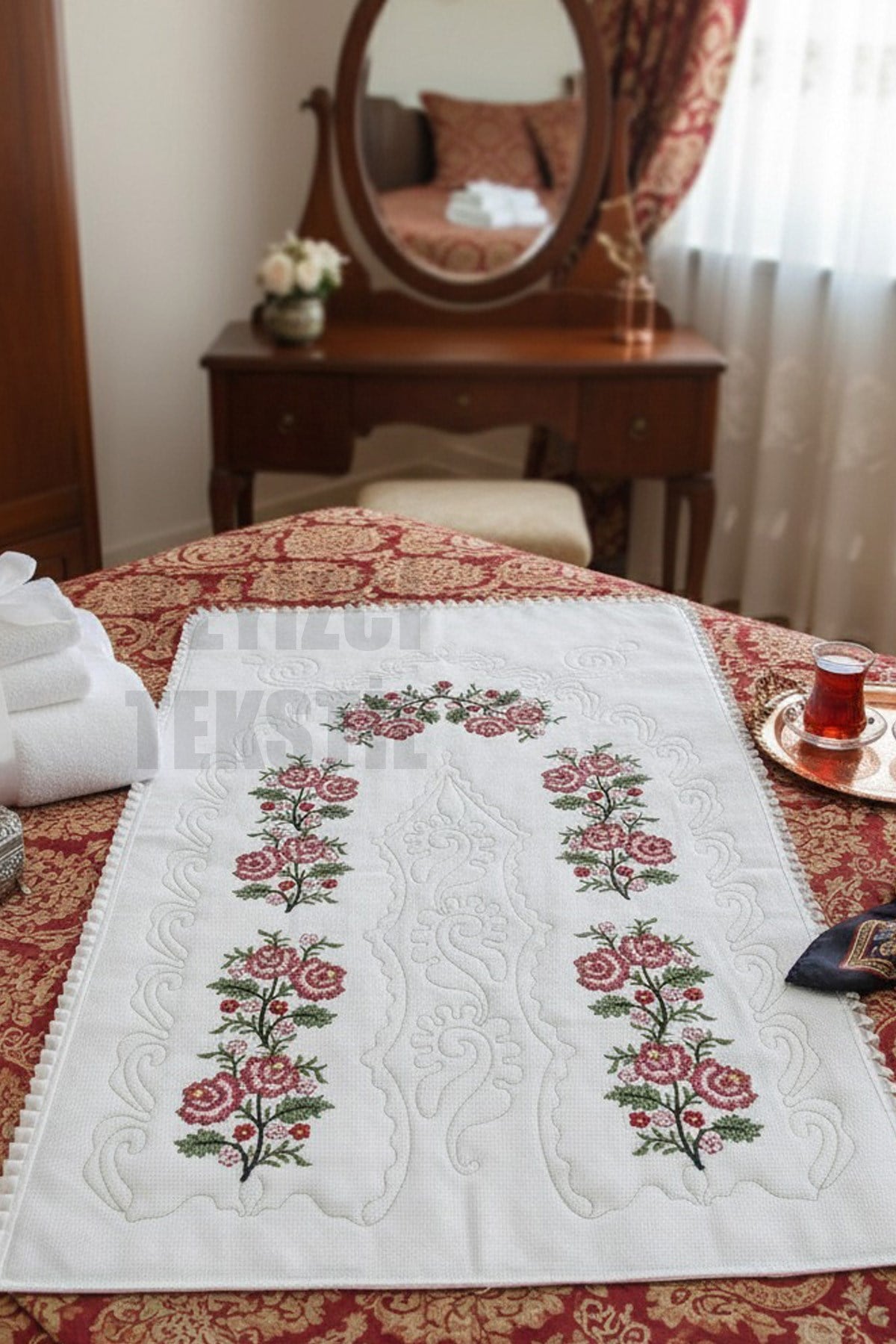 Kanaviçe İşlemeli Etamin Kumaş Seccade - Kırmızı
