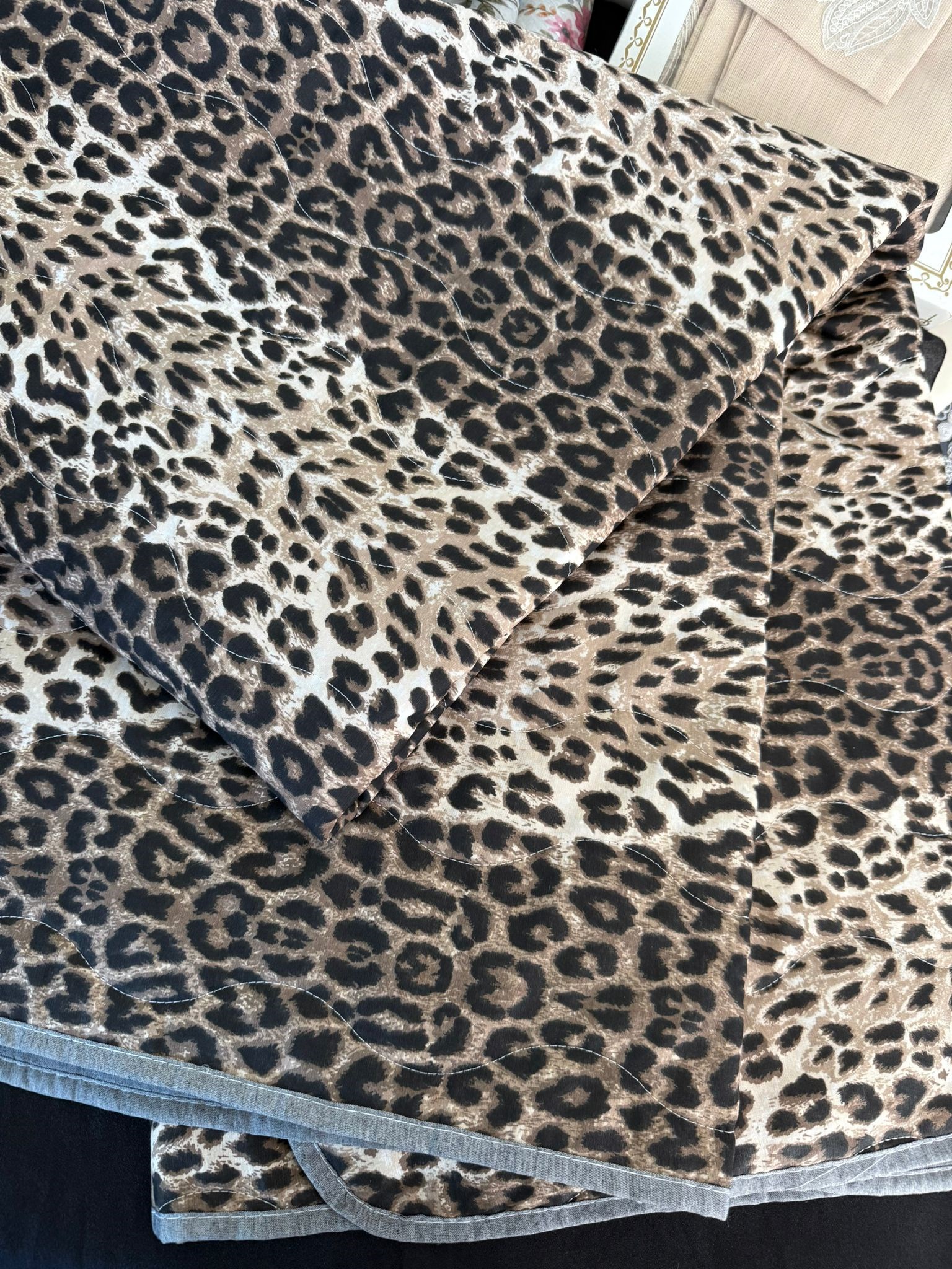Leopar Çift Kişilik Tek Pike Yastıksız