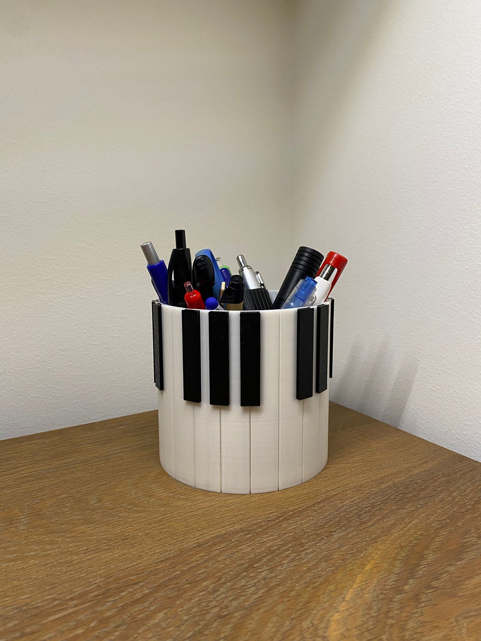 Piyano Tuşu Tasarımlı Kalemlik ve Mini Saksı Masaüstü Düzenleyici Organizer