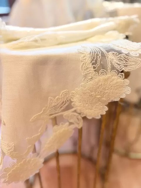Salon Takımı 5 Parça Keten Dantelli Masa Örtüsü Runner Seti Çeyizlik Flowers Model Krem