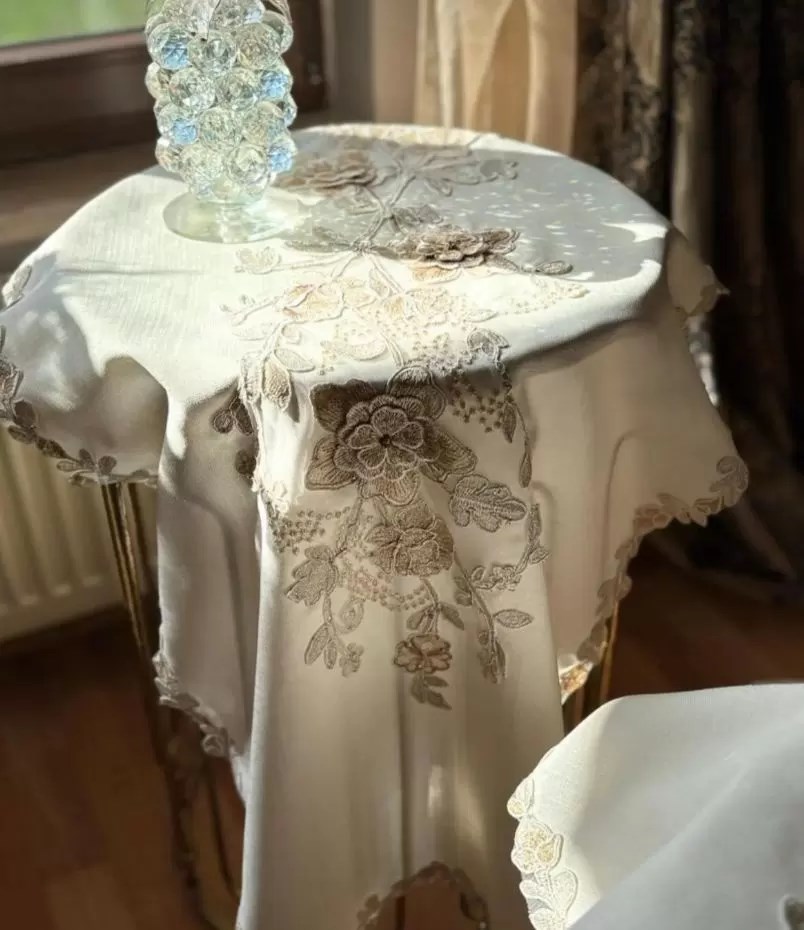 Salon Takımı 5 Parça Nakış İşlemeli Masa Örtüsü Runner Seti Çeyizlik Simella Model Krem-Kapiçino