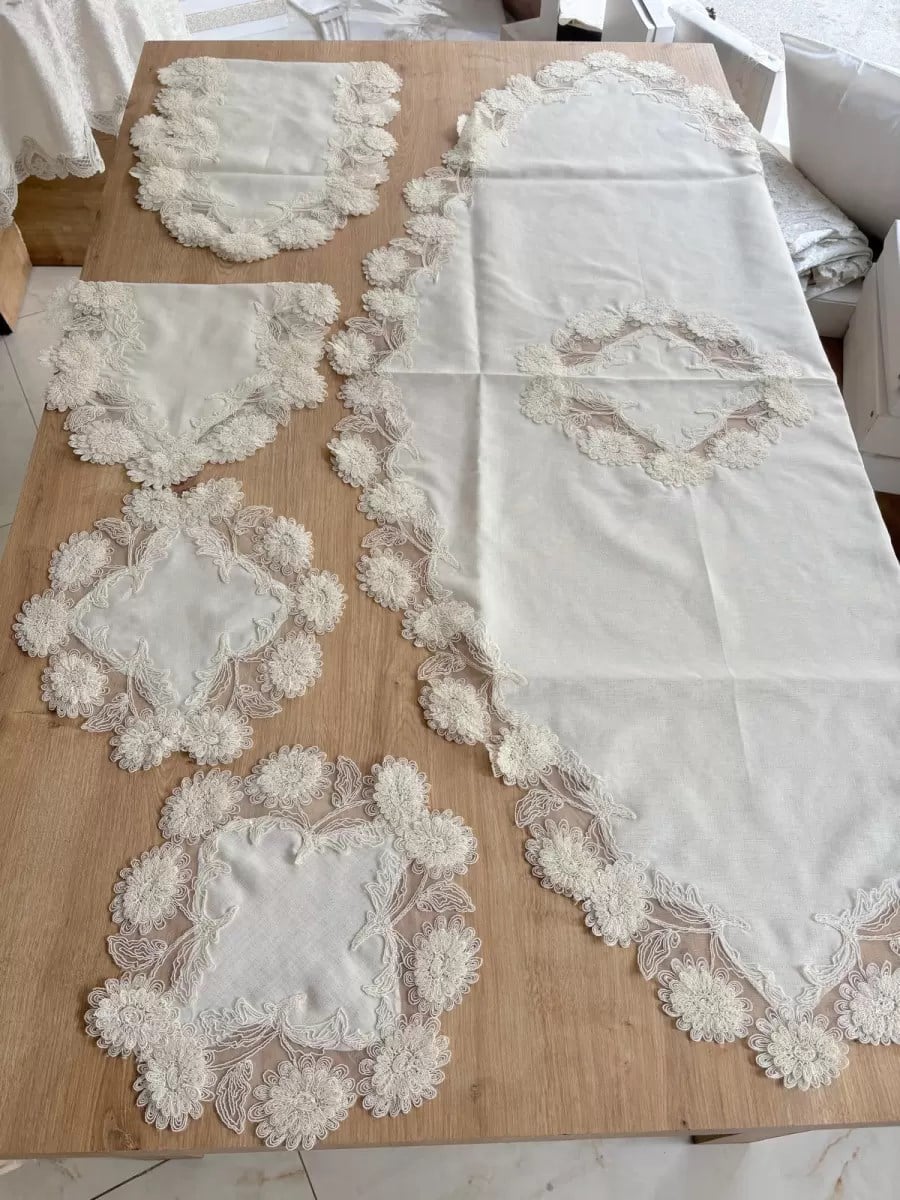 Salon Takımı Çeyizlik Krem Runner Set 5 Parça Keten Masa Örtüsü Runneri Flowers