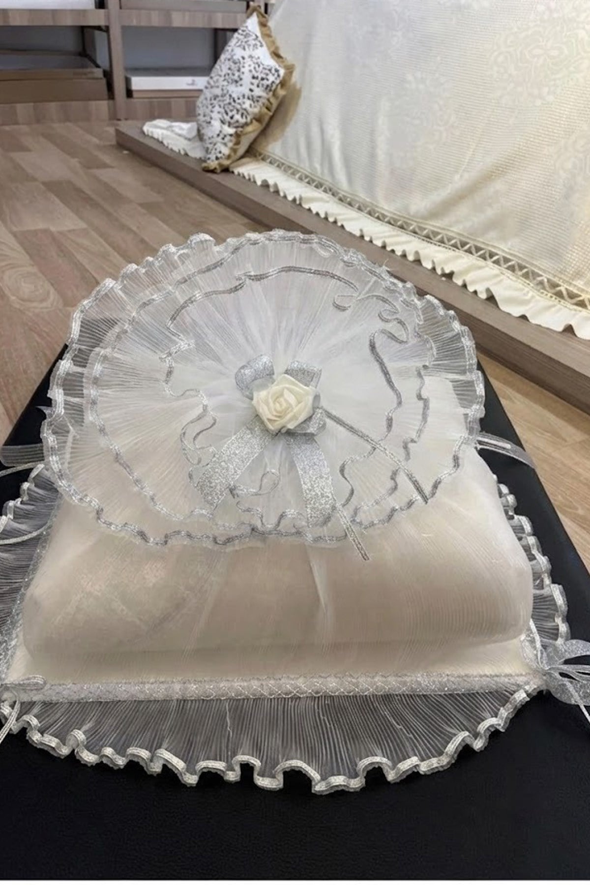 Saten Bohça Dantelli İşleme Güllü Güpürlü Özel Tasarım Bohça Süslü Söz Nişan Hurcu Çeyizlik 50×40