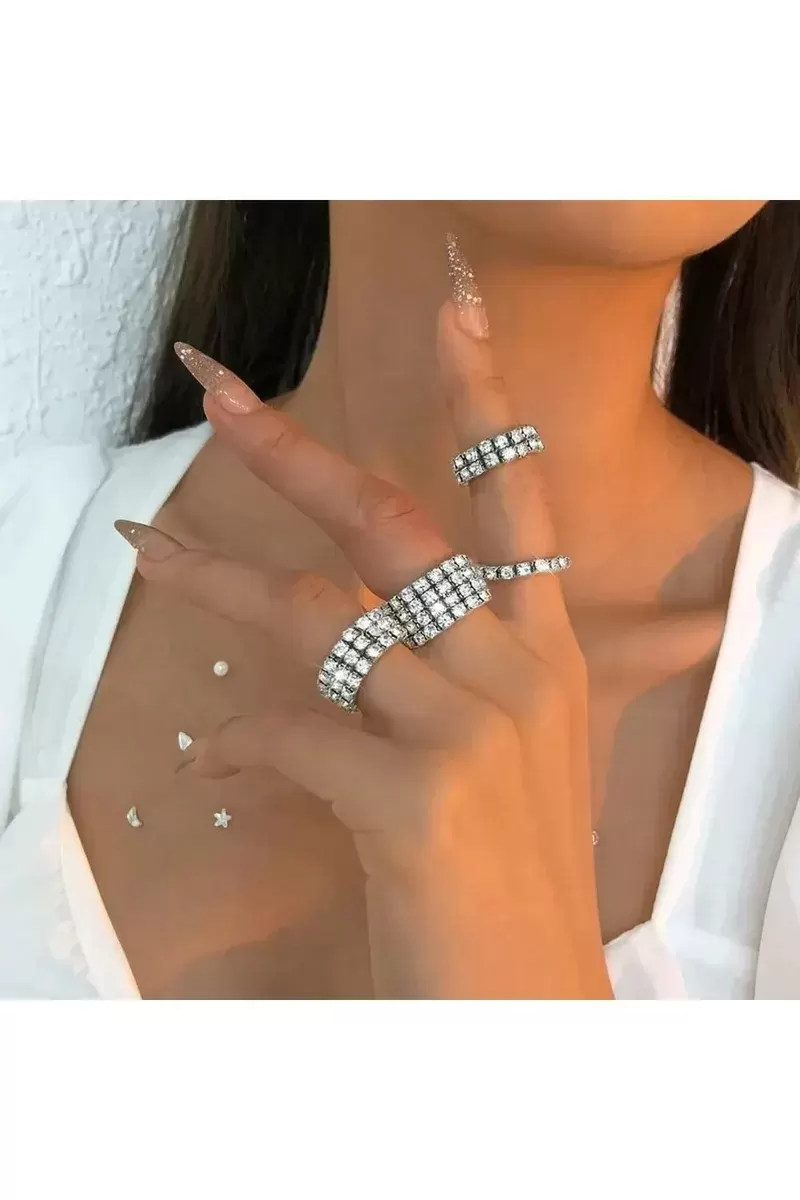 Tek Sıra Zirkon Taşlı Su Yolu Gizli Lastikli Elastik Boyutlanabilir Kadın Yüzük