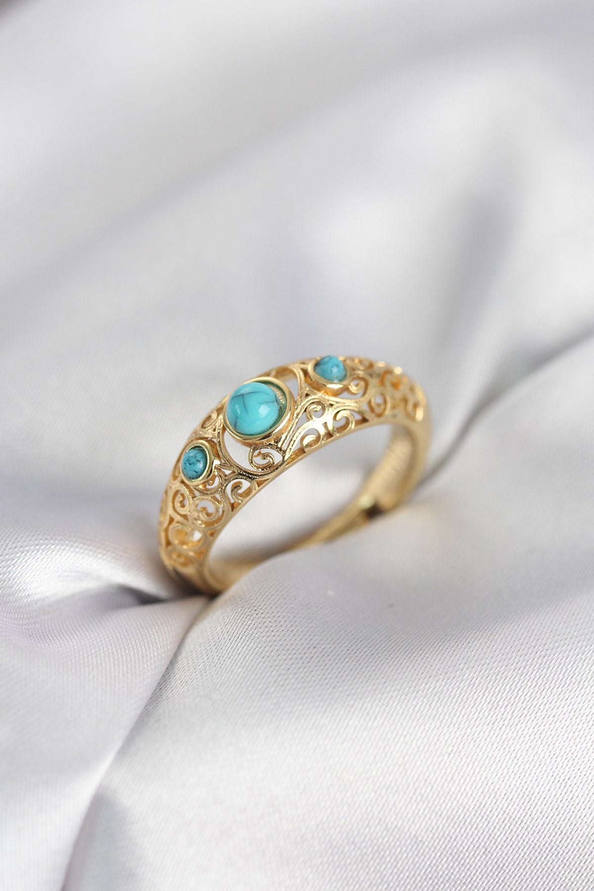Vintage Model Mavi Taşlı Gold Renk Kadın Yüzük