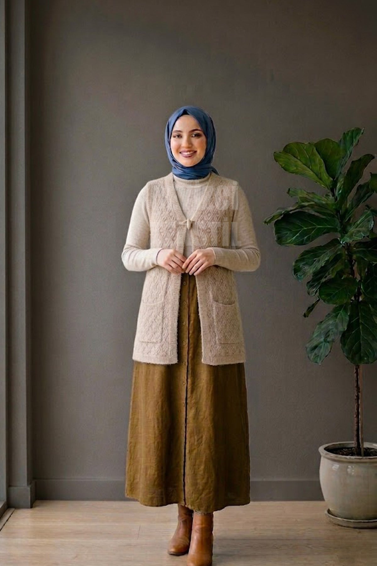Yumoş Ponpon Bağlamalı Yelek - Kahve