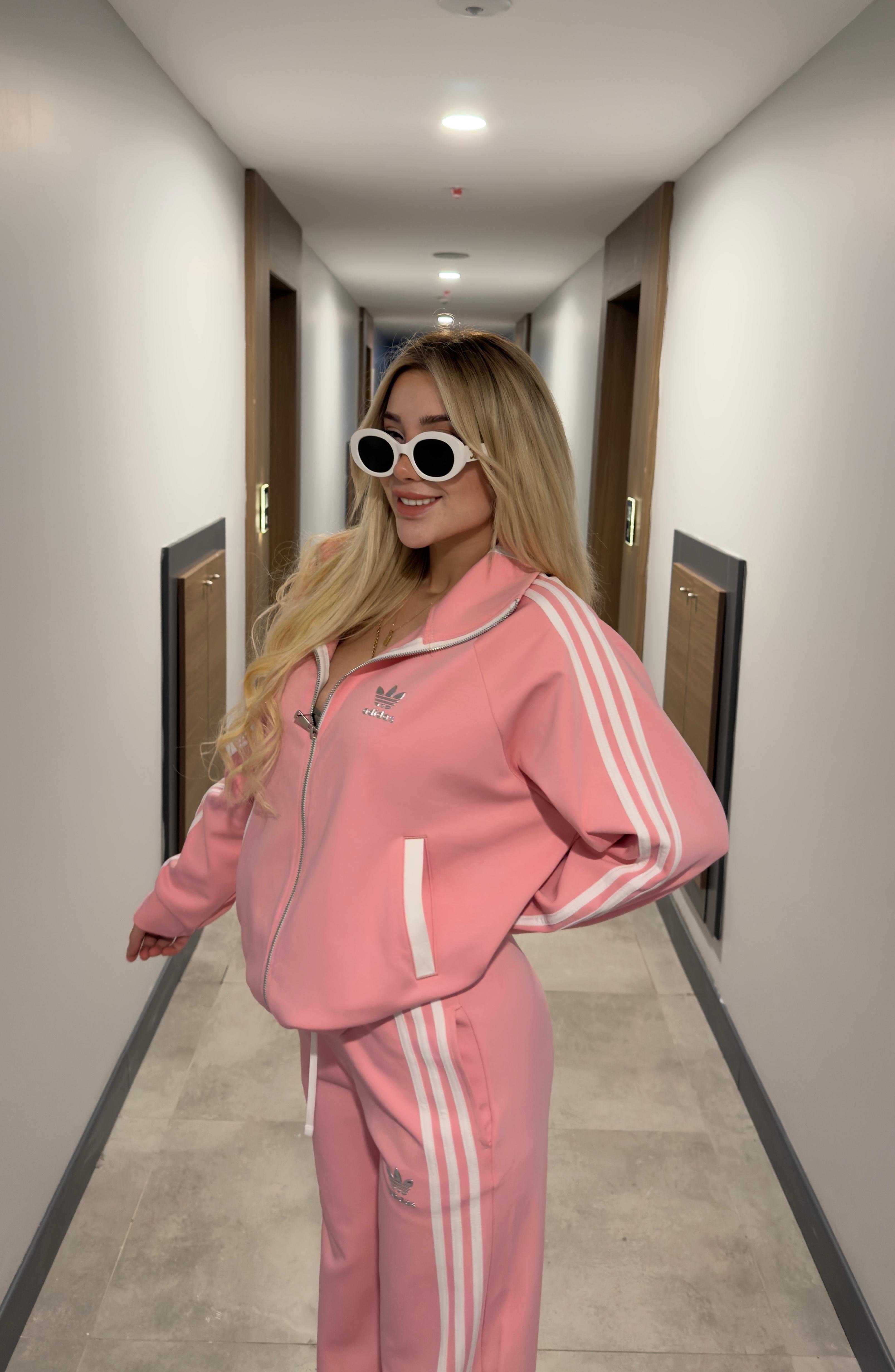 AURA TAKIM PEMBE
