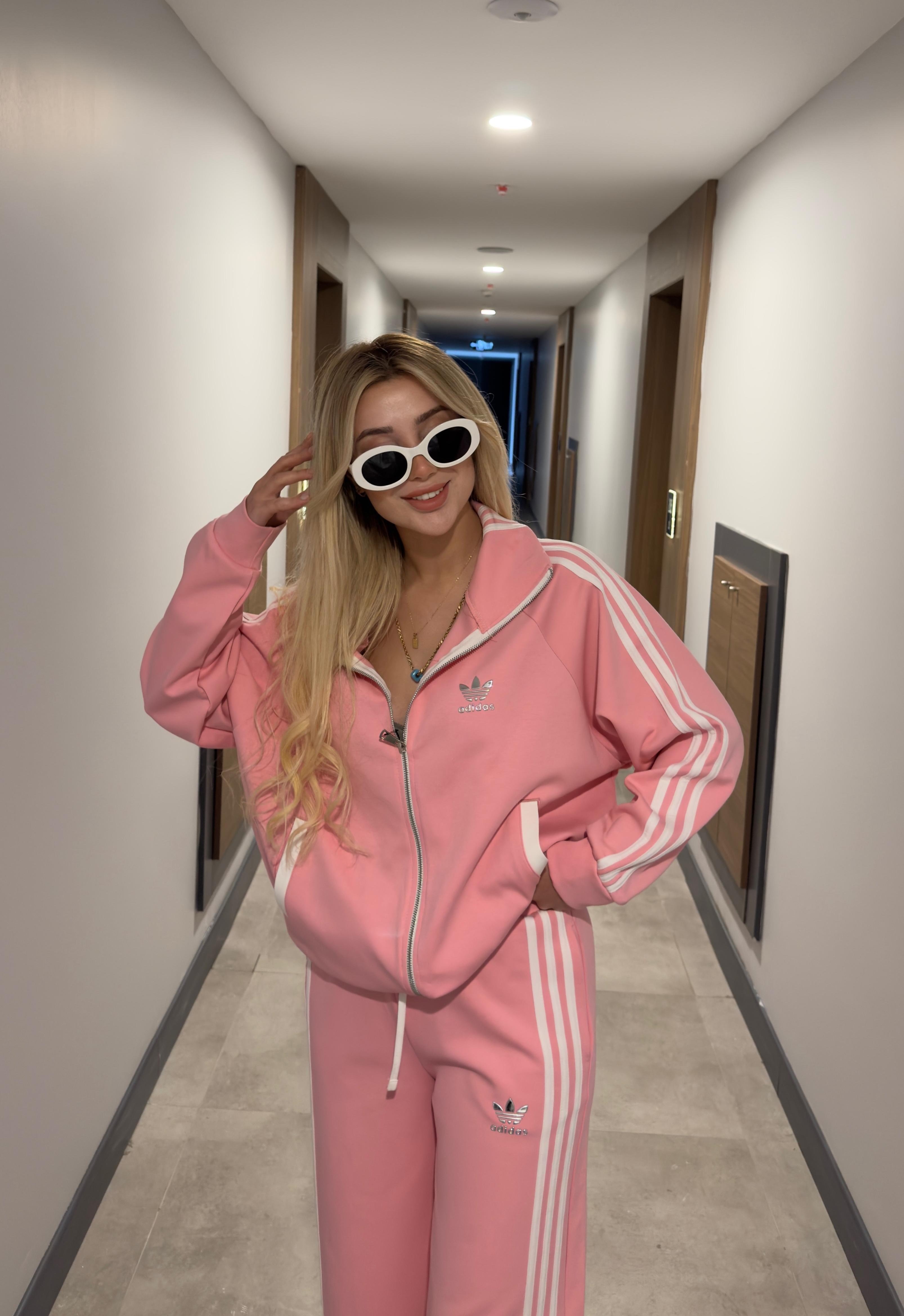 AURA TAKIM PEMBE