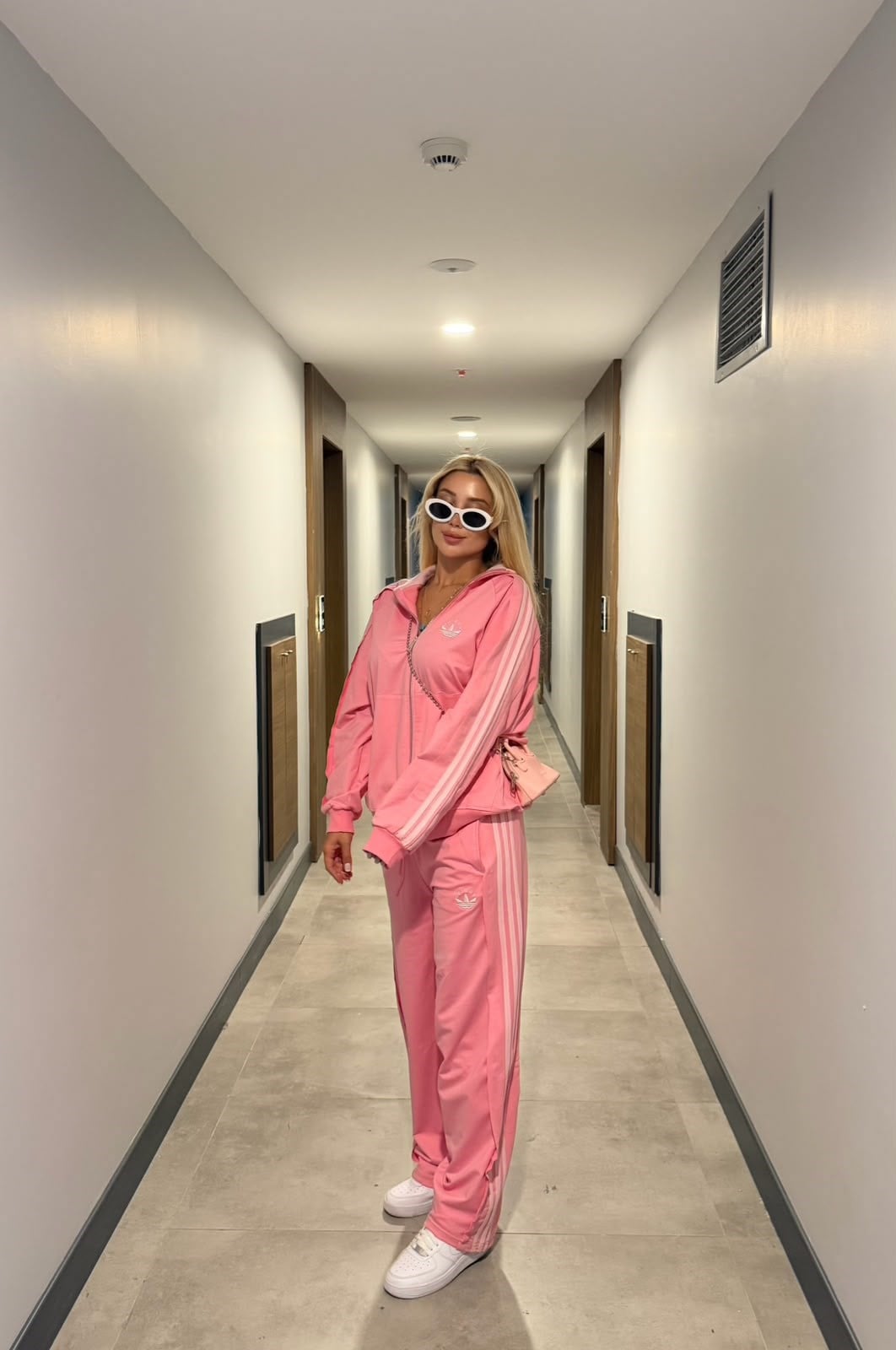 AURA TAKIM PEMBE