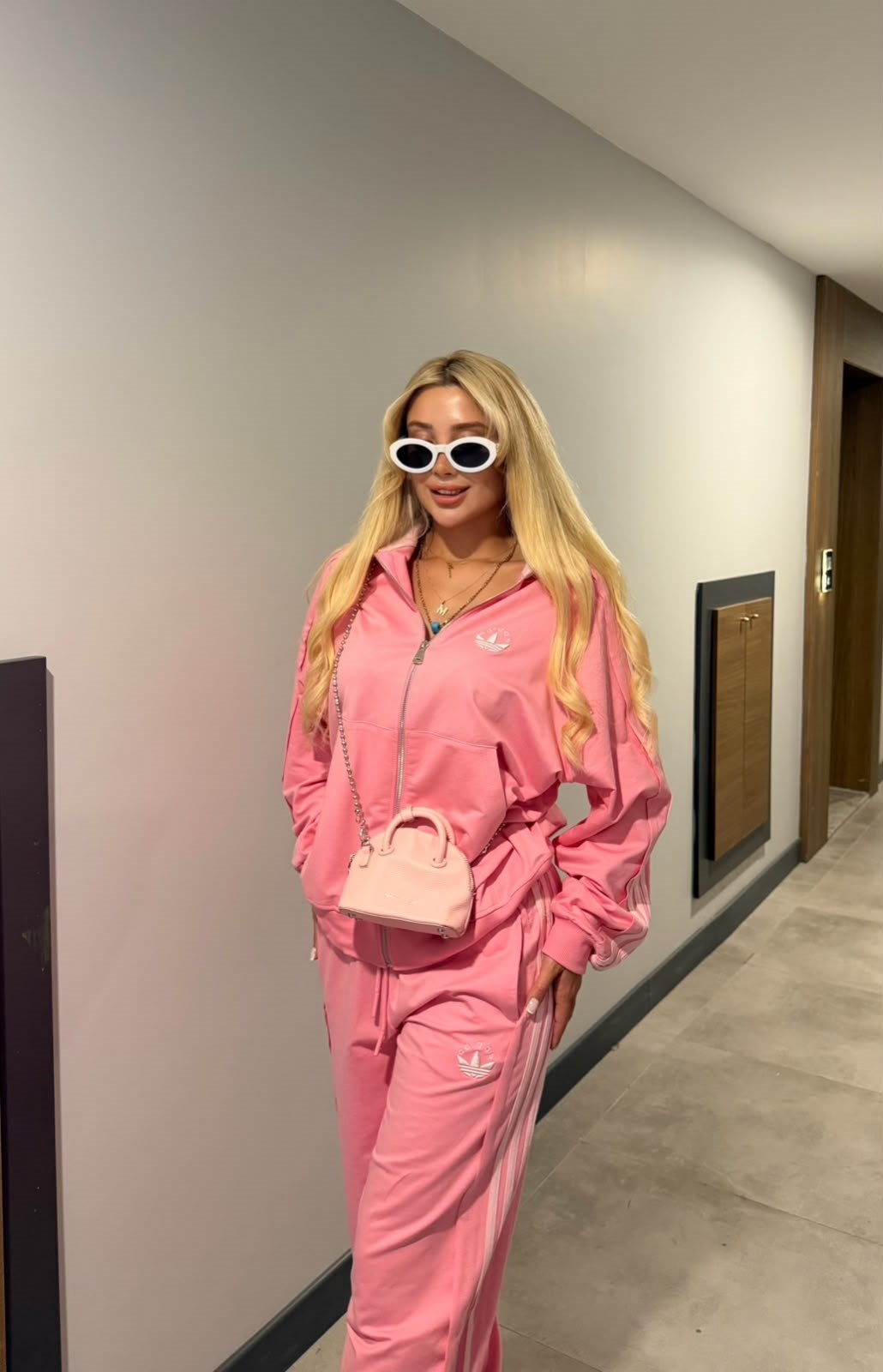AURA TAKIM PEMBE