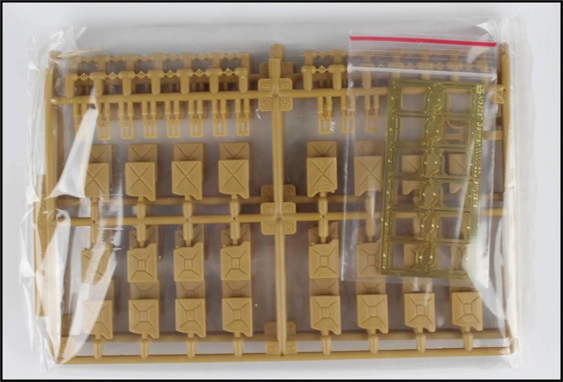 AFV Club AF35257 1/35 German WWII 20L Jerrycan Bidon Seti Demonte Plastik Maketi