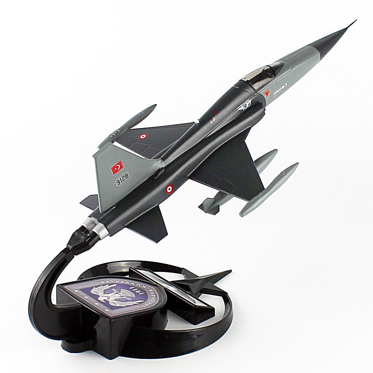 AkbaModel 1/48 F-5E Freedom Fighter Savaş/Eğitim Uçağı, Sergilemeye Hazır Standlı Model