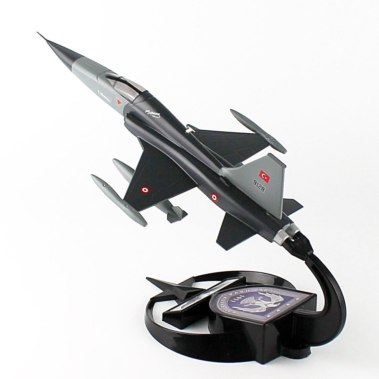 AkbaModel 1/48 F-5E Freedom Fighter Savaş/Eğitim Uçağı, Sergilemeye Hazır Standlı Model