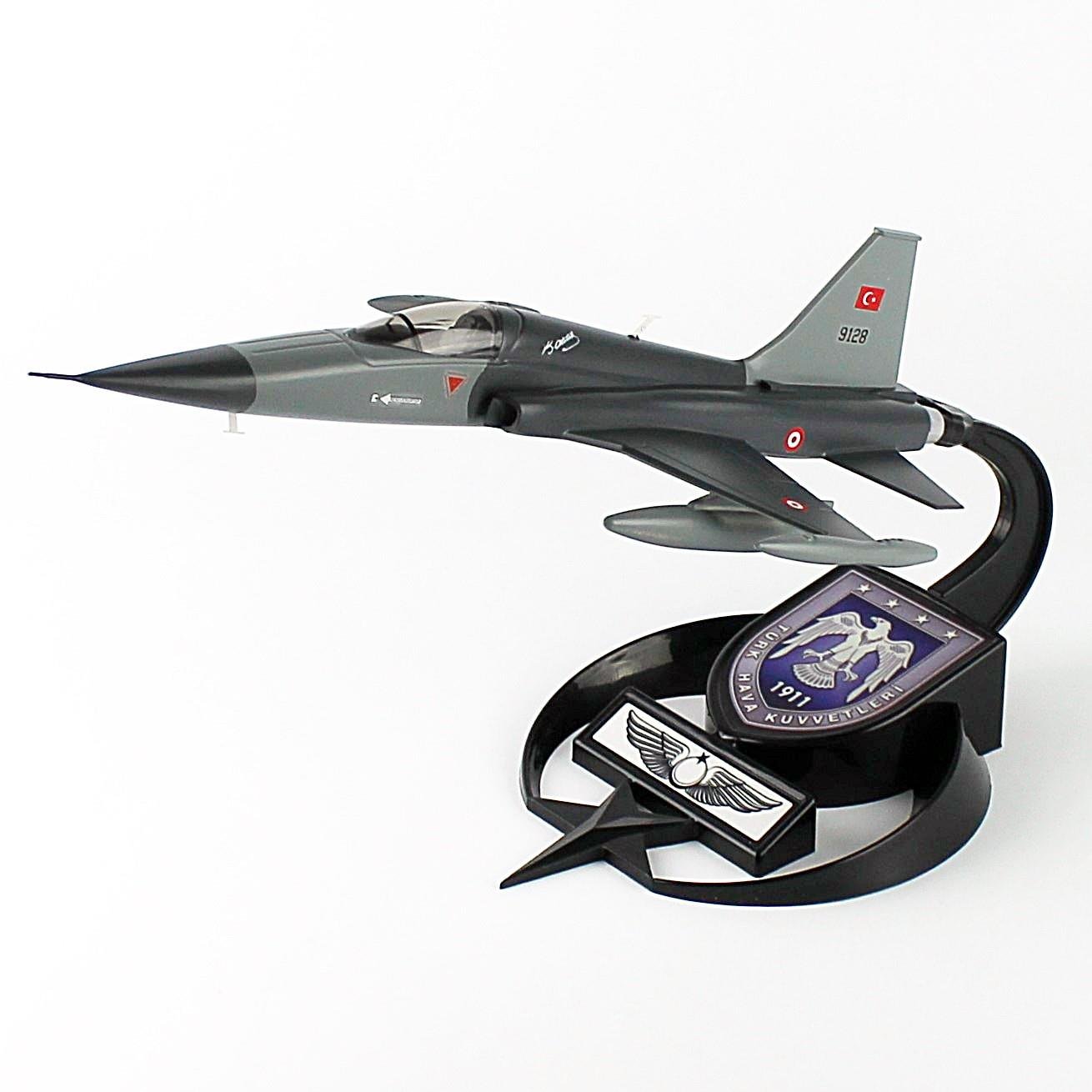AkbaModel 1/48 F-5E Freedom Fighter Savaş/Eğitim Uçağı, Sergilemeye Hazır Standlı Model