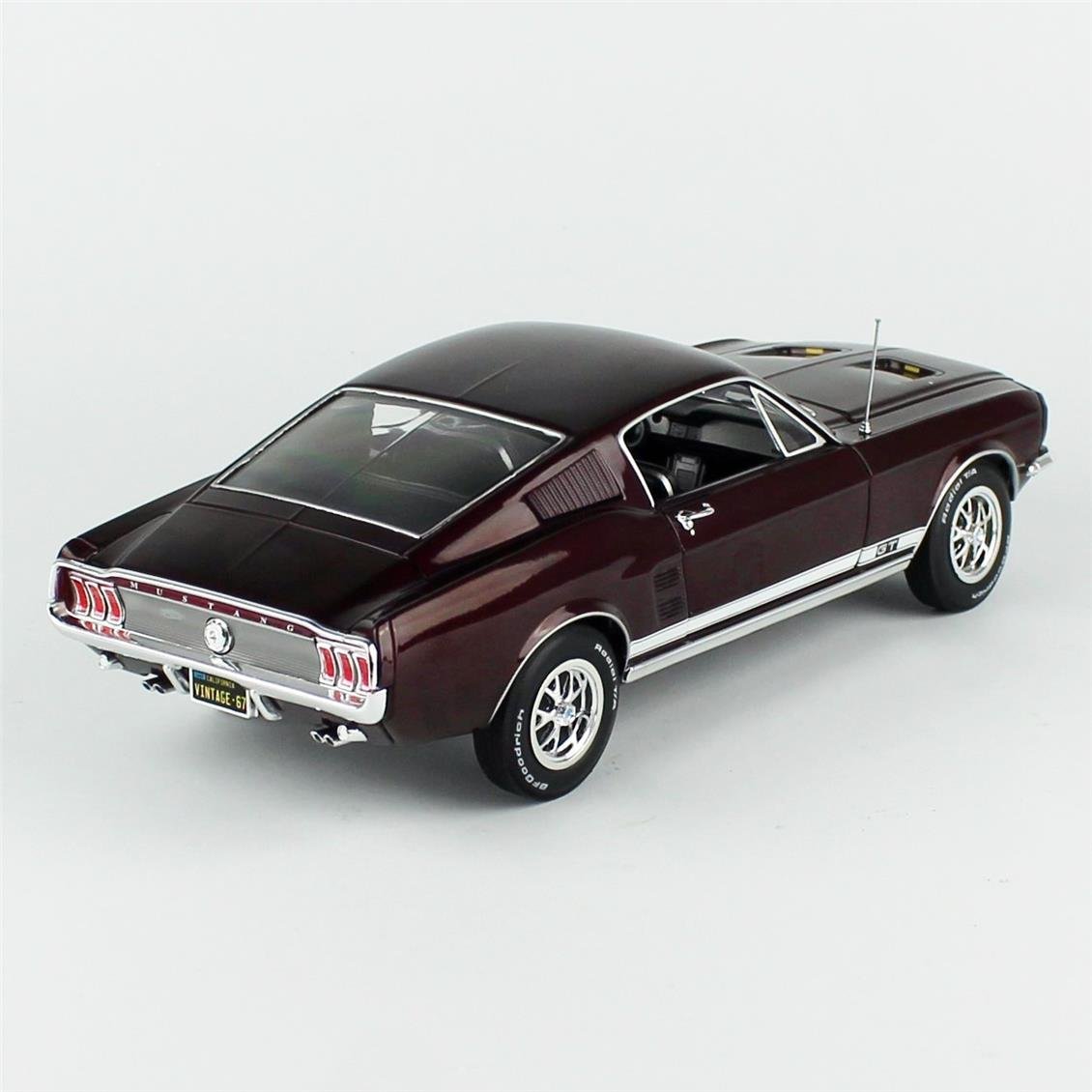 AutoWorld AMM1309 1/1/ Ölçek, 1967 Ford Mustang GT 2+2, Burgundy, Sergilemeye Hazır Metal Araba Modeli