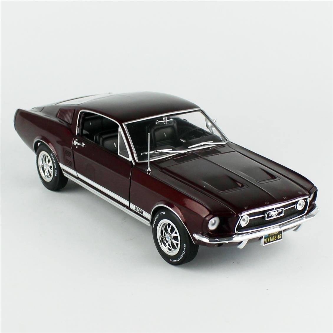 AutoWorld AMM1309 1/1/ Ölçek, 1967 Ford Mustang GT 2+2, Burgundy, Sergilemeye Hazır Metal Araba Modeli