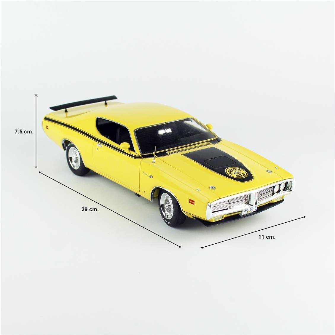 AutoWorld AMM1315 1/18/ Ölçek, 1971 Dodge Charger Super Bee, Sergilemeye Hazır Metal Araba Modeli