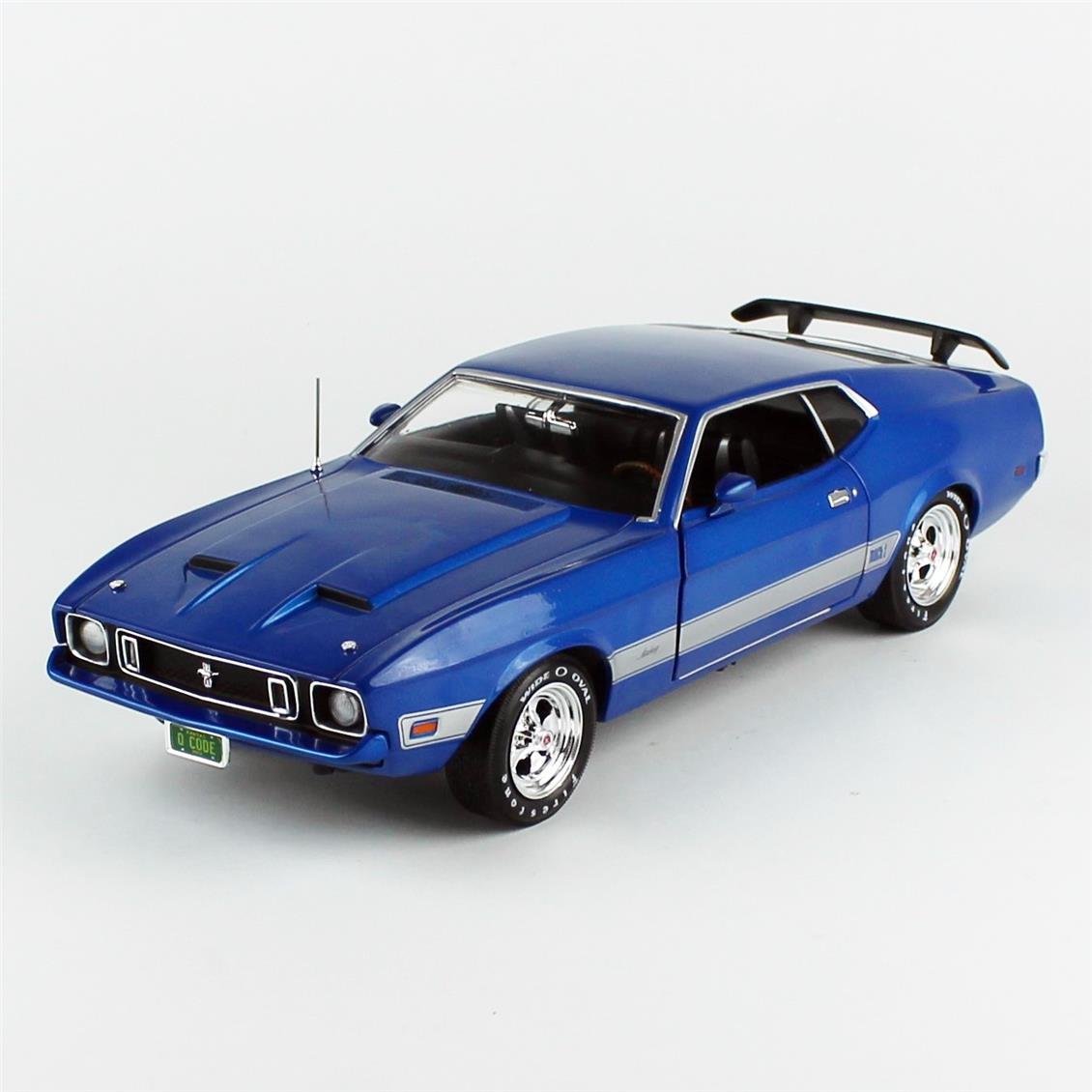 AutoWorld AMM1323 1/18 Ölçek, 1973 Ford Mustang Mach 1 (Class of 1973), Blue Glow, Sergilemeye Hazır Metal Araba Modeli