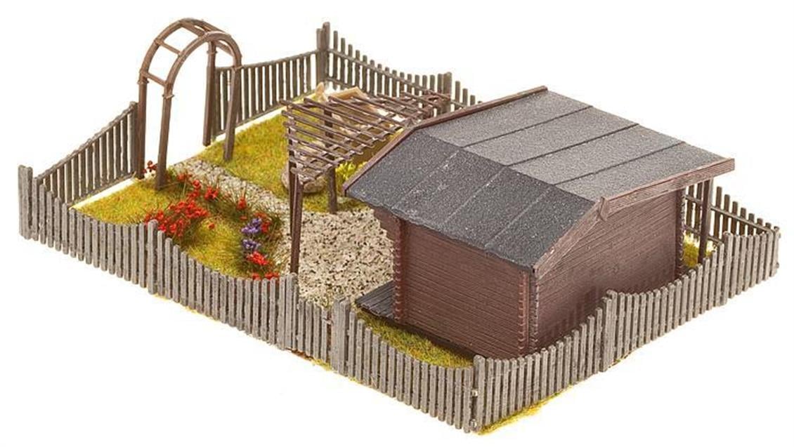 Faller 180491 1/87 Hafta Sonu Evi ve Aksesuarları Demonte Plastik Maketi