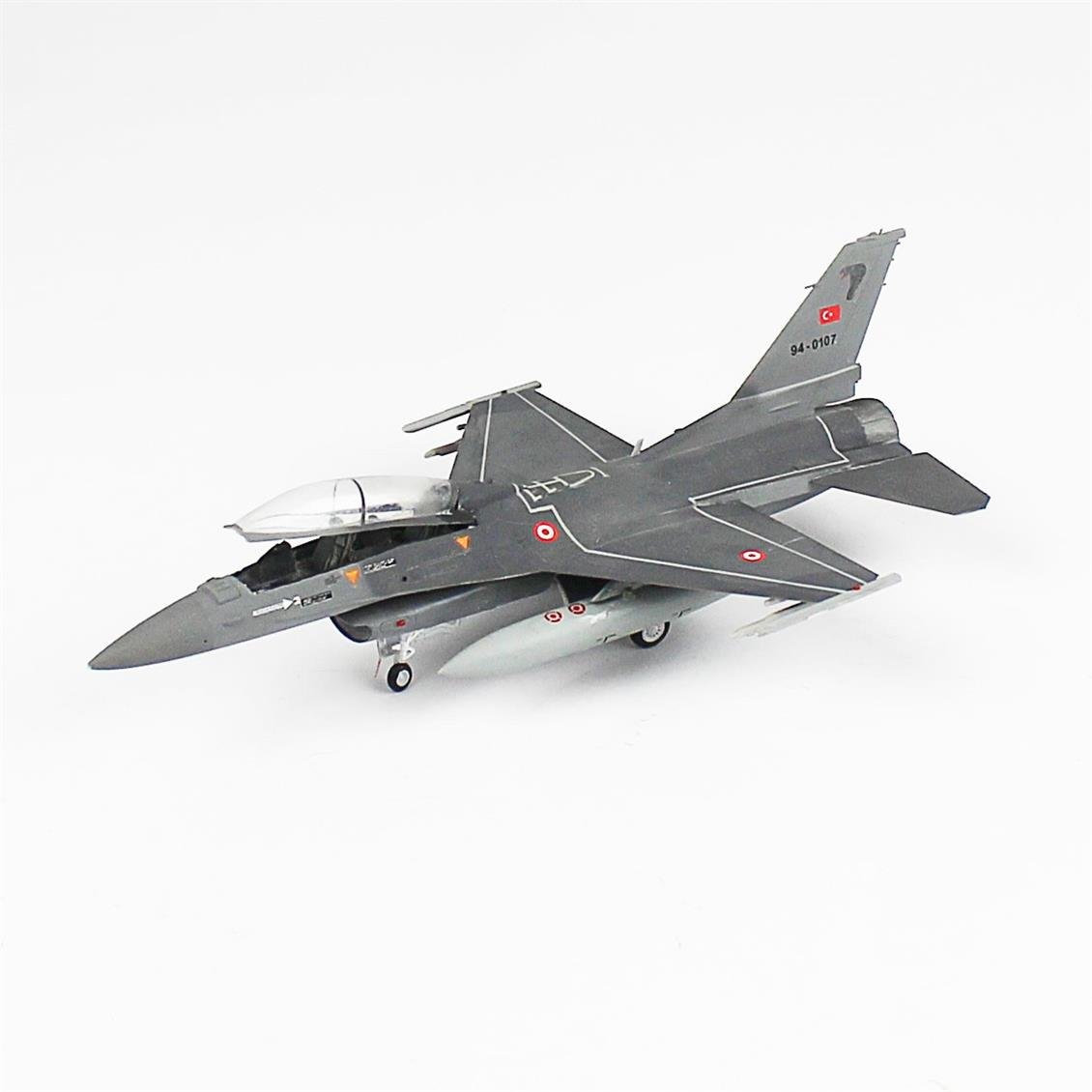 QD014 1/72  F-16D Fighting Falcon Sergilemeye Hazır Plastik Uçak Maketi