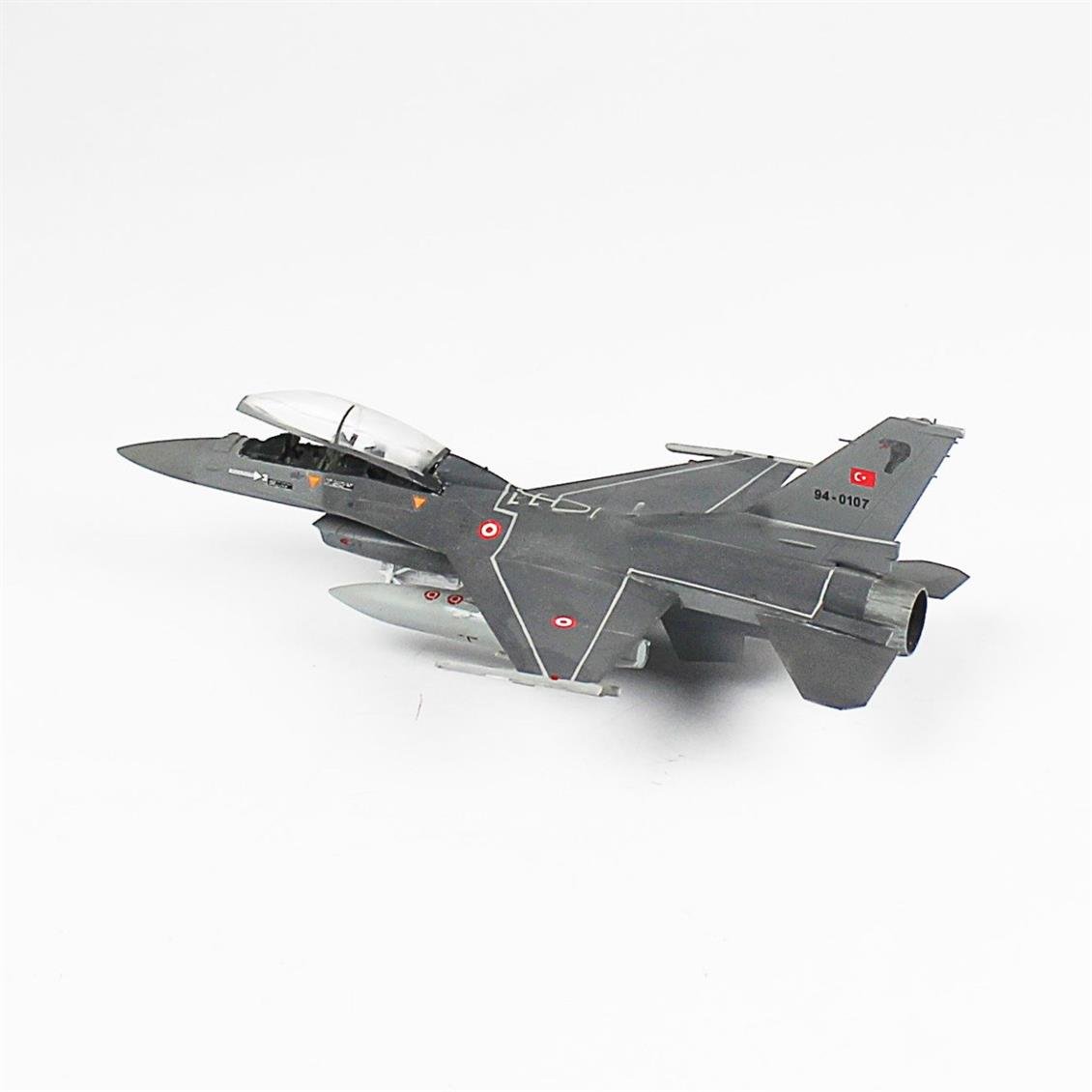 QD014 1/72  F-16D Fighting Falcon Sergilemeye Hazır Plastik Uçak Maketi