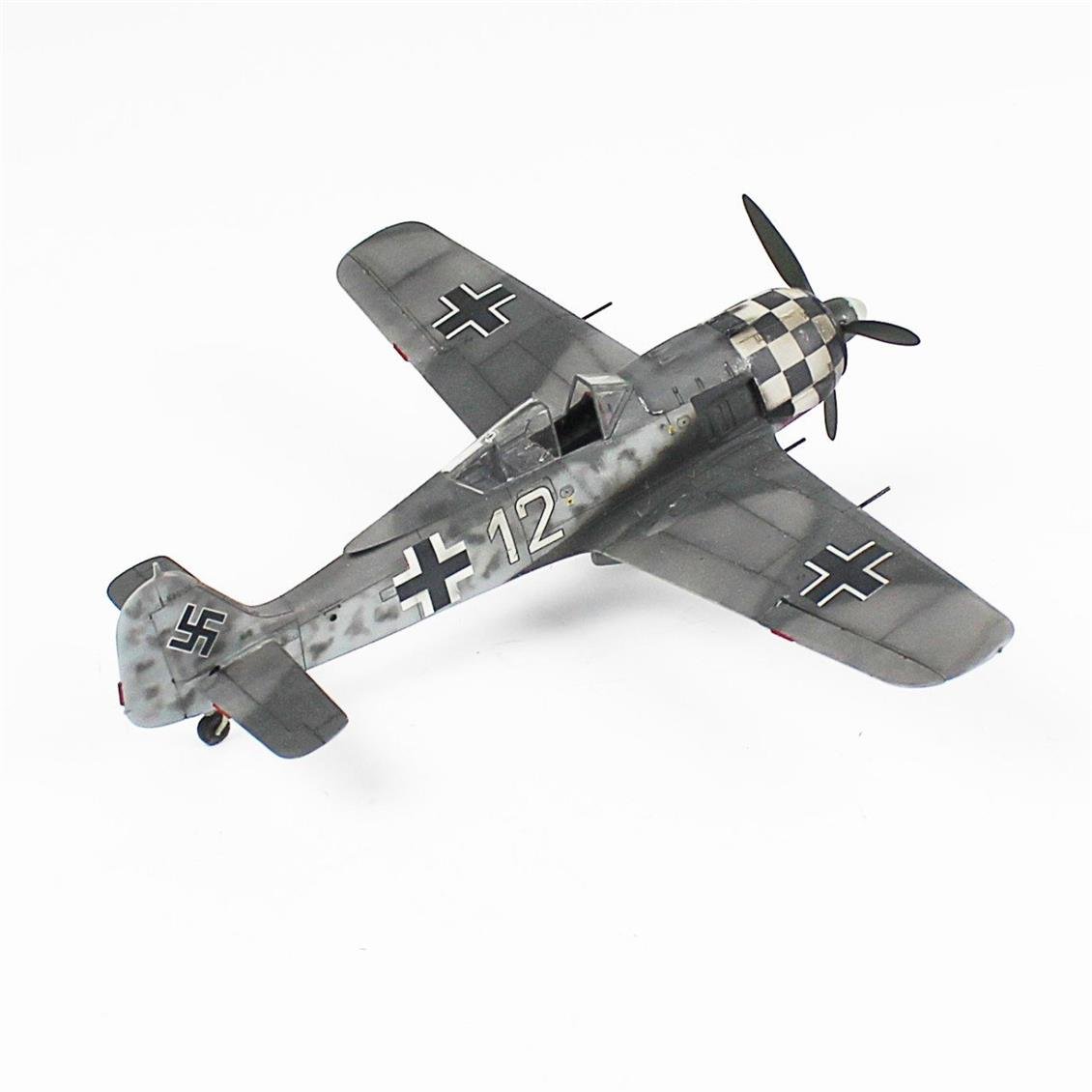 QD031 1/48 Focke-Wulf 190 F-8 Sergilemeye Hazır Plastik Uçak Maketi