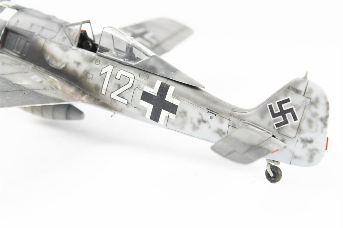 QD031 1/48 Focke-Wulf 190 F-8 Sergilemeye Hazır Plastik Uçak Maketi