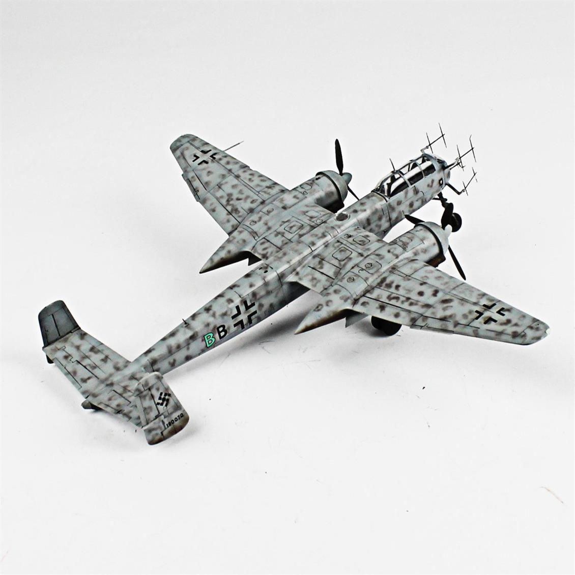 QD034 1/72 HE-219 Sergilemeye Hazır Plastik Uçak Maketi
