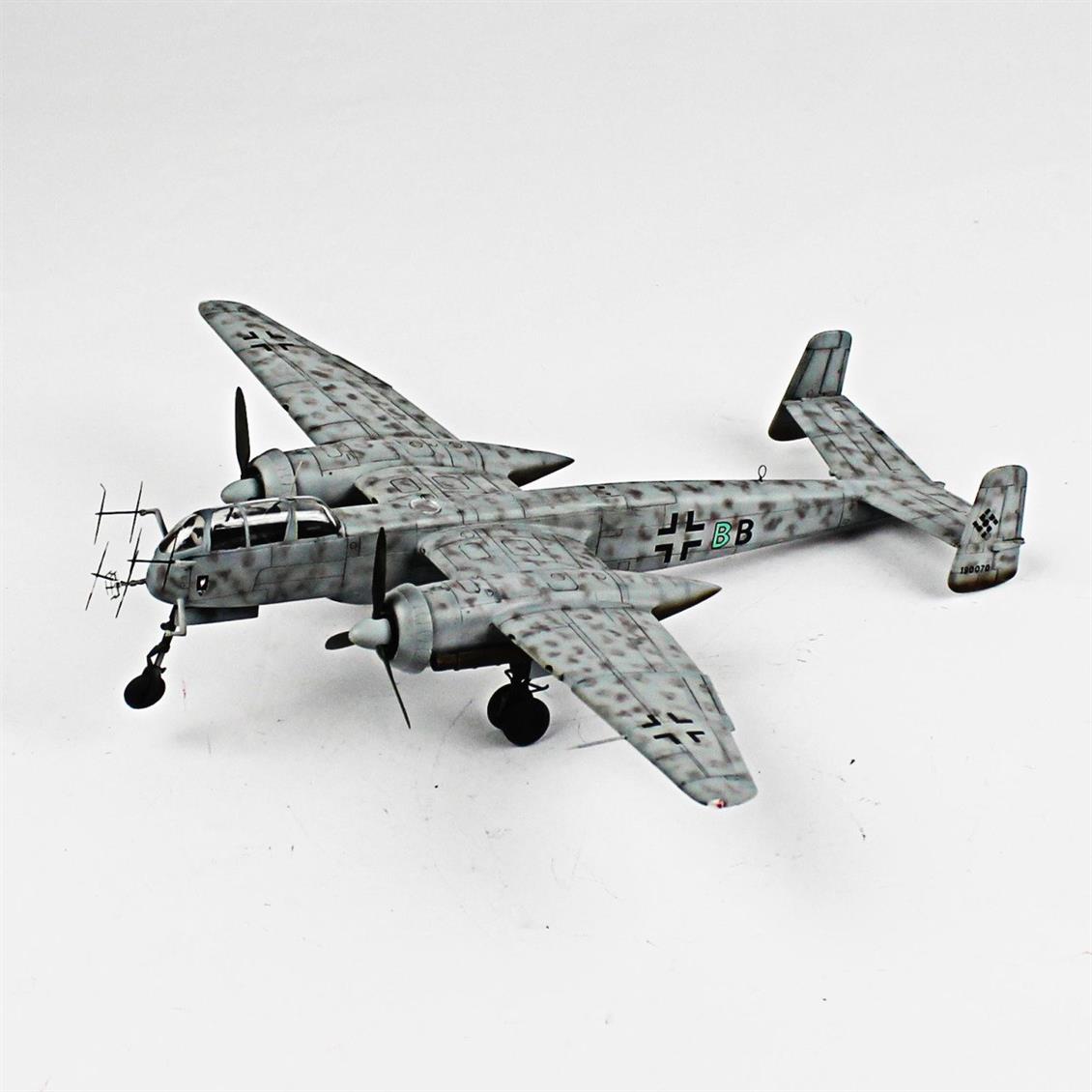 QD034 1/72 HE-219 Sergilemeye Hazır Plastik Uçak Maketi