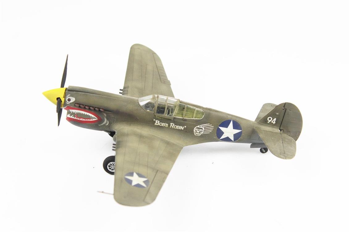 QD036 1/48 P-40C Warhawk Sergilemeye Hazır Plastik Uçak Maketi