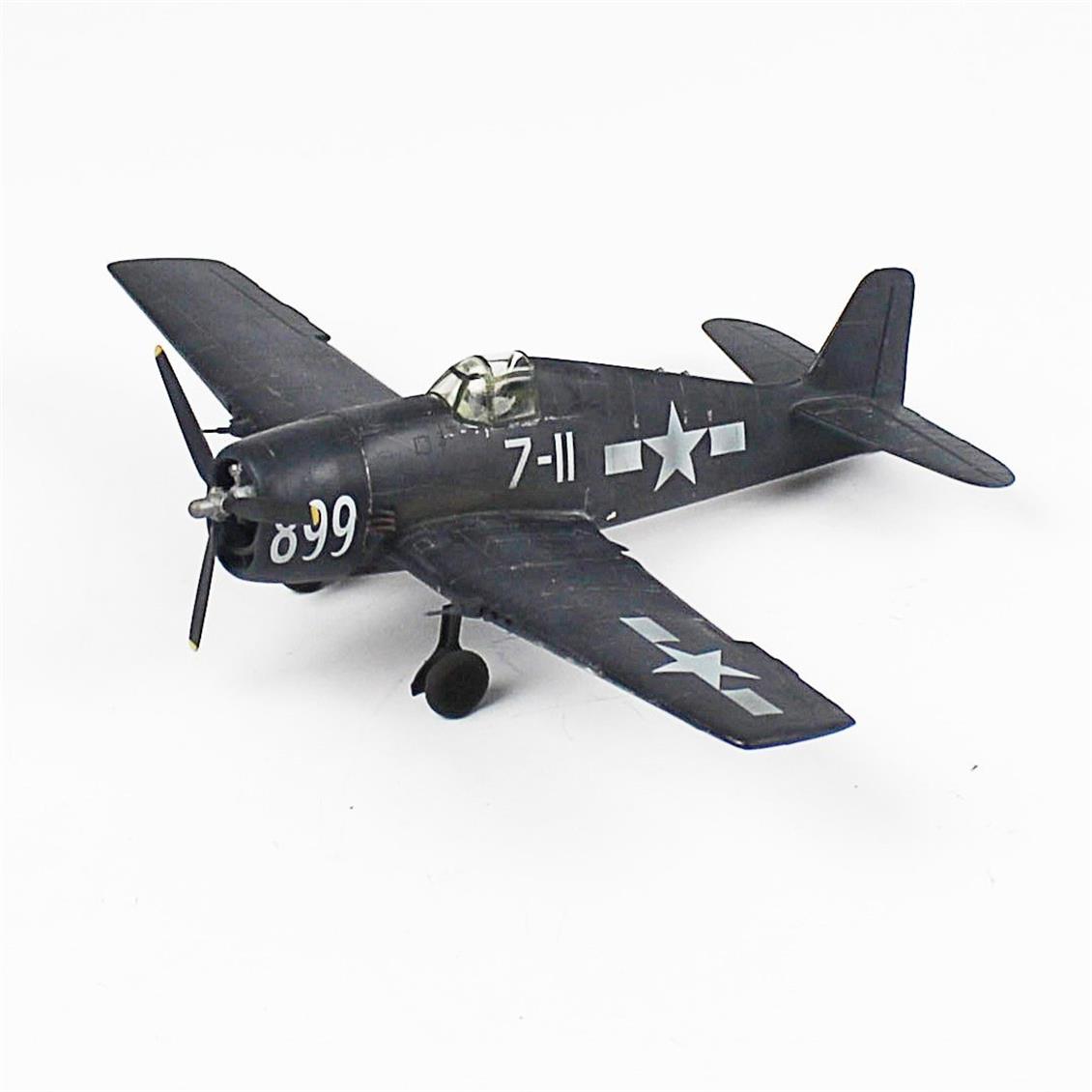 QD038 1/72 F6F Hellcat Sergilemeye Hazır Plastik Uçak Maketi