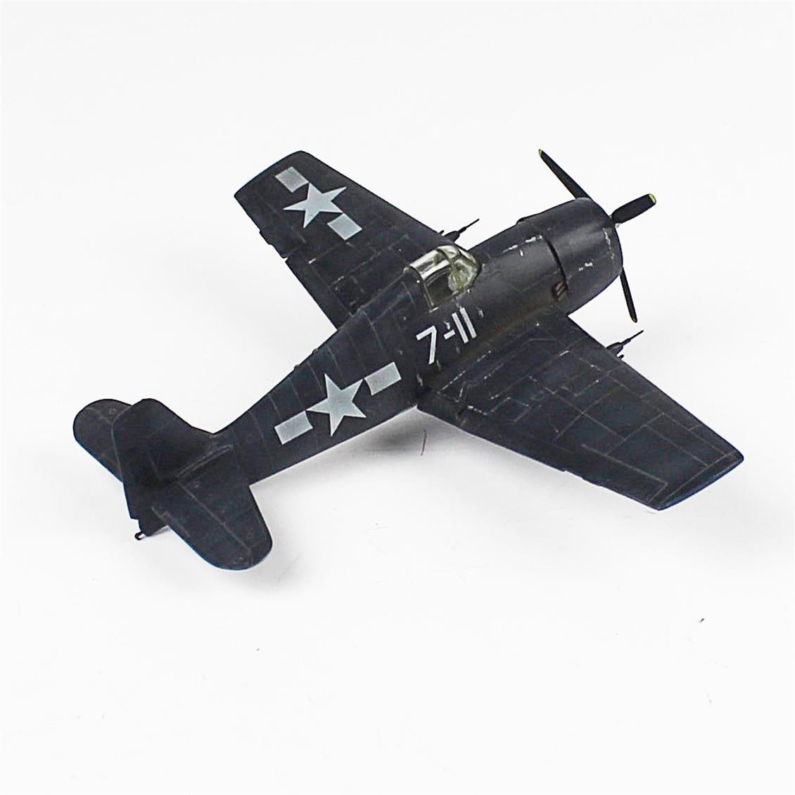QD038 1/72 F6F Hellcat Sergilemeye Hazır Plastik Uçak Maketi