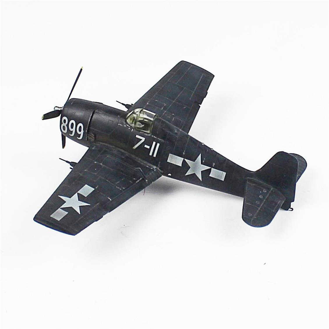 QD038 1/72 F6F Hellcat Sergilemeye Hazır Plastik Uçak Maketi