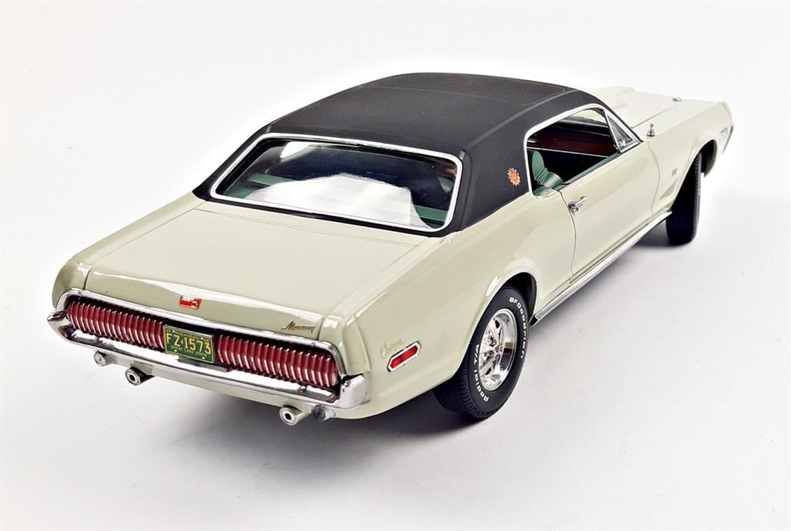 Sunstar 1573 1/18 1968 Mercury Cougar XR7G, Seafoam Green, Sergilemeye Hazır Metal Araba Modeli