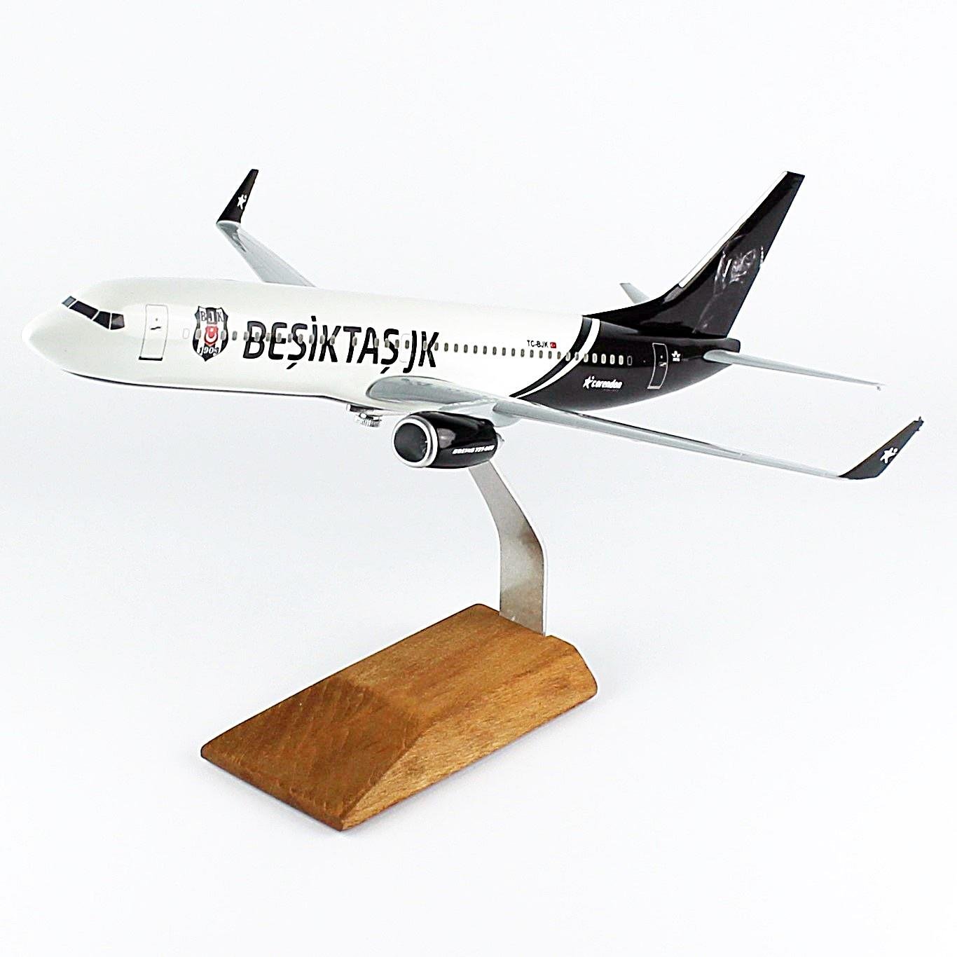THY006 1/100 Ölçek, THY Beşiktaş CORENDON Logolu B737-800 Yolcu Uçağı, Sergilemeye Hazır Ahşap Standlı Model