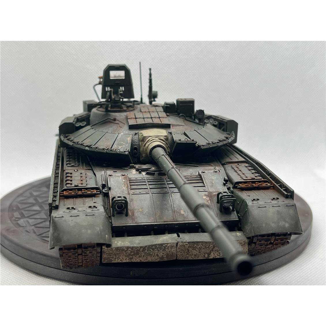 Trumpeter 09587 1/35 Ölçek Rus T-80BVM Ana Muharebe Tankı, Plastik Model Kiti