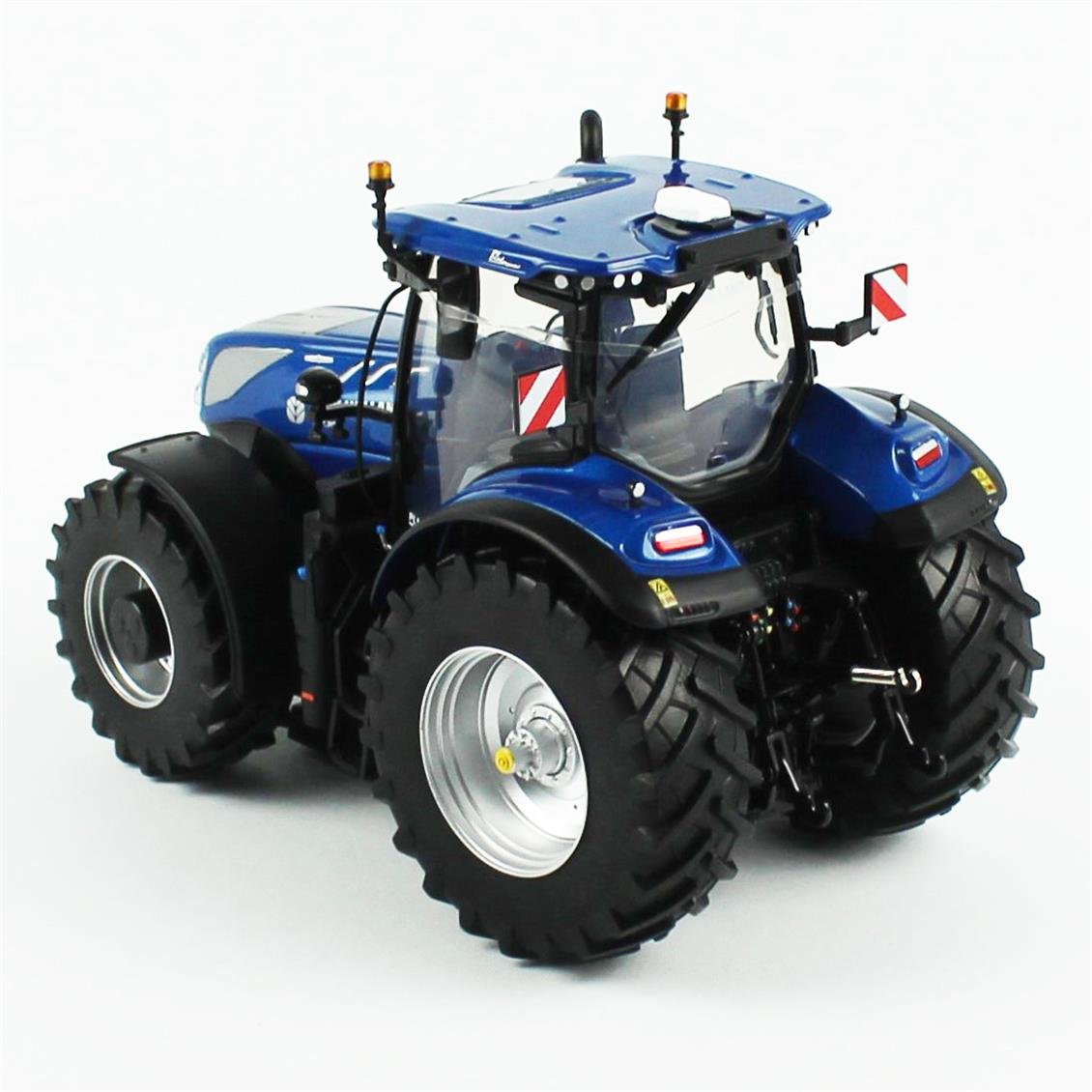 Universal Hobbies UH6491 1/32 Ölçek, New Holland T7.300 Blue Power, Otomatik Komutlu Traktör, Sergilemeye Hazır Tarımsal Makine