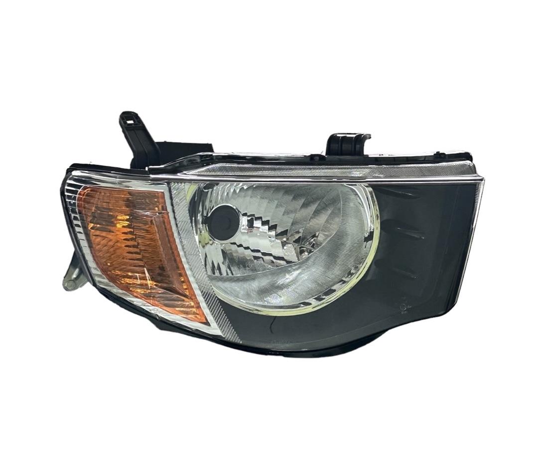 Mıtsubıshı Far L200 06-10 Sağ (Elektrikli Sarı) - 8301A824