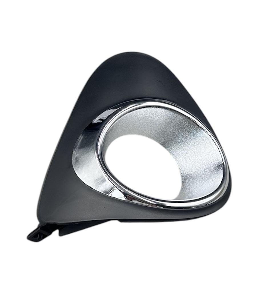 Toyota Kapak Lamba Sis Avensis 12-14 Sağ (Sisli Krom) - UNİ-KLS-033